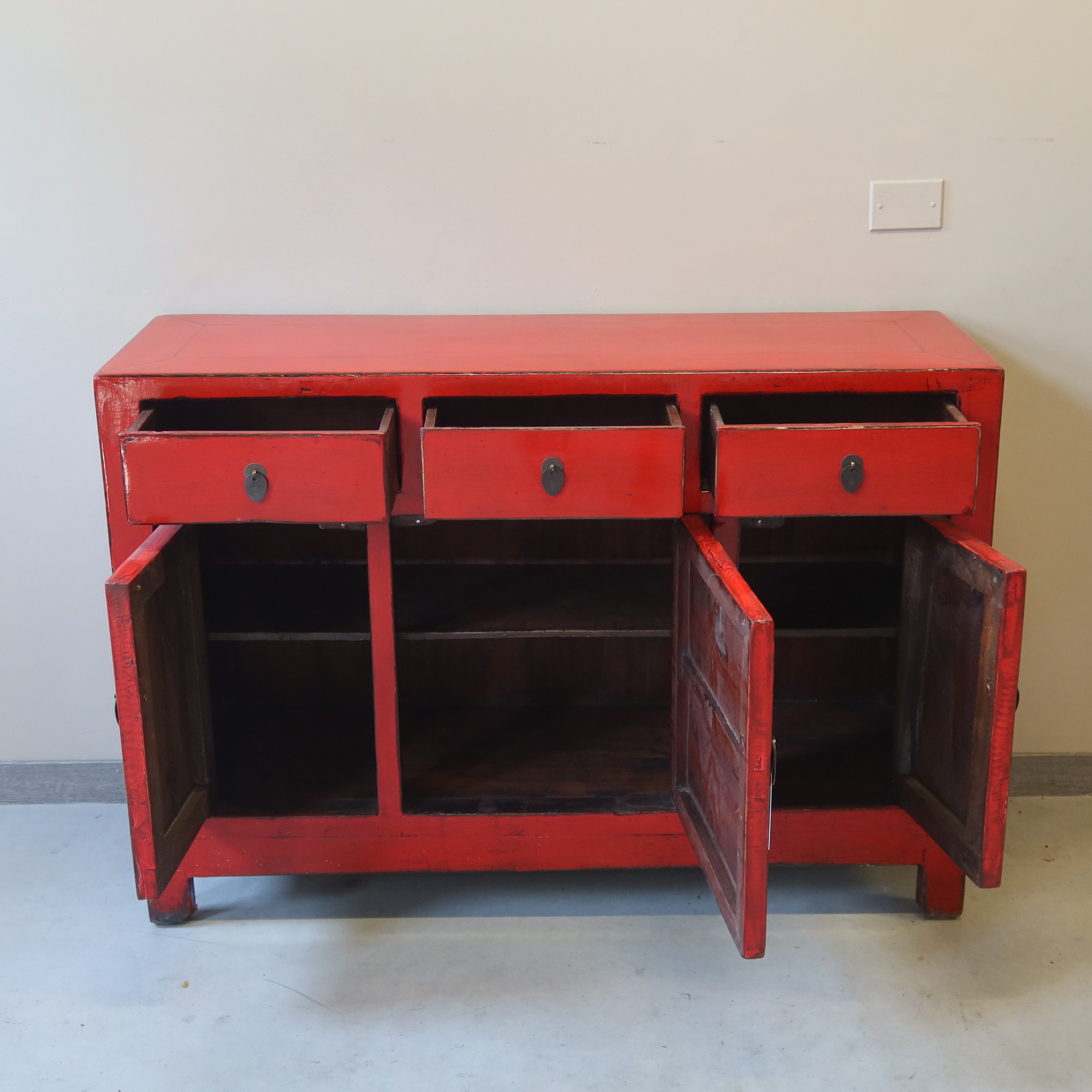 BUFFET CORTO LACCATO