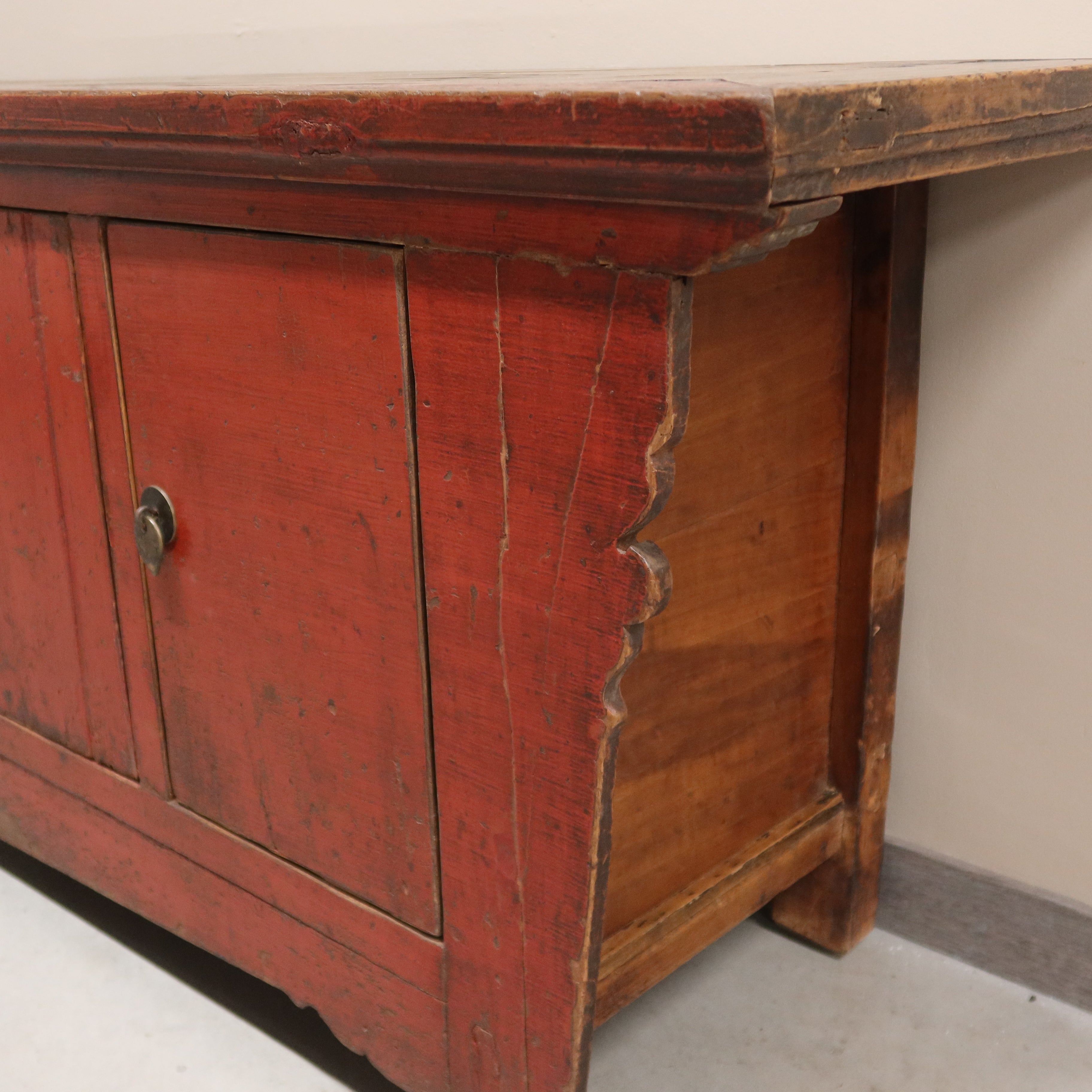 CASSAPANCA AD ALTARE IN LACCA ROSSA