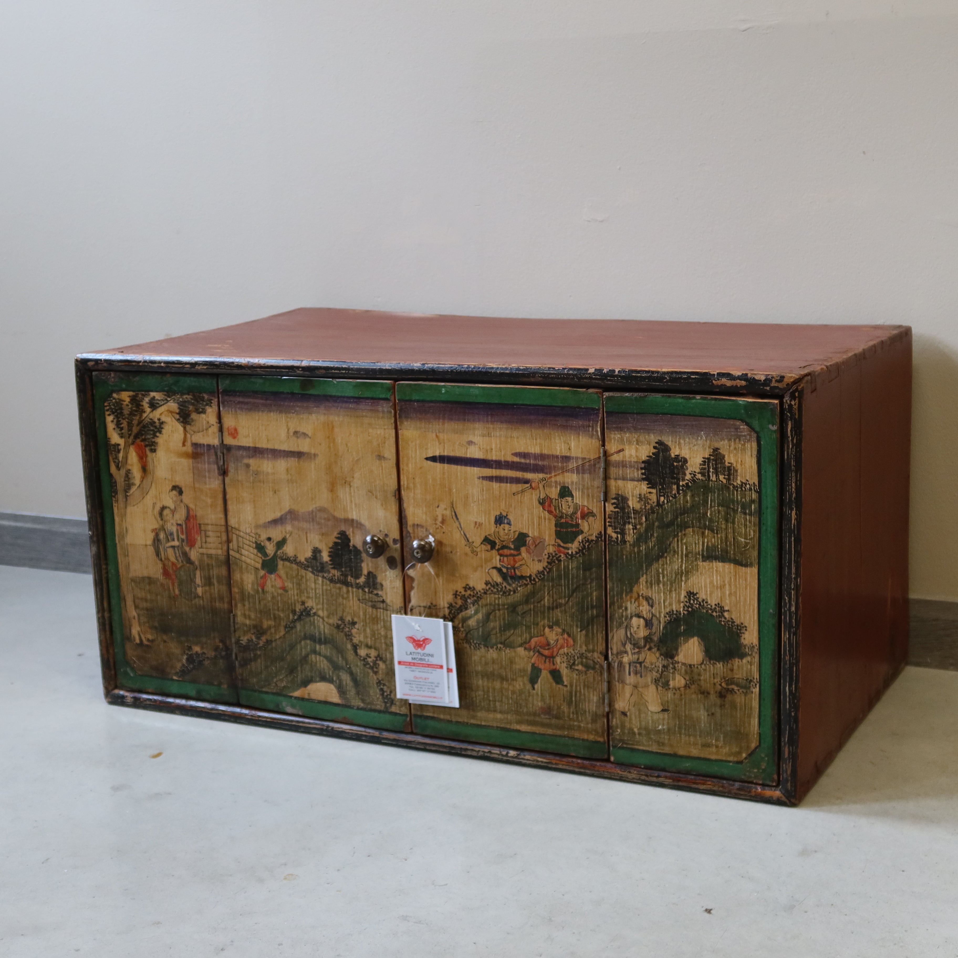 BAULE IN LACCA A DUE ANTE DECORATE