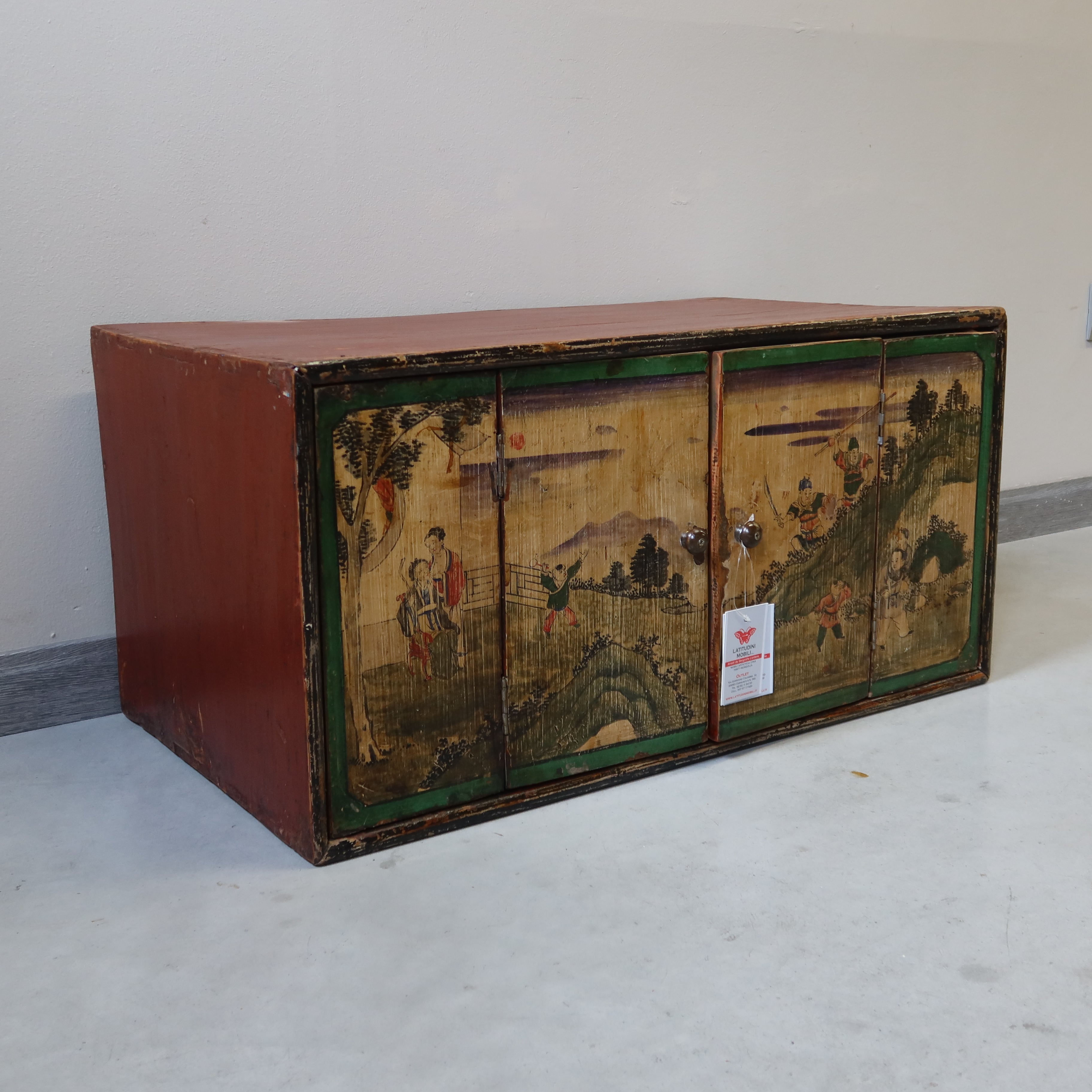 BAULE IN LACCA A DUE ANTE DECORATE