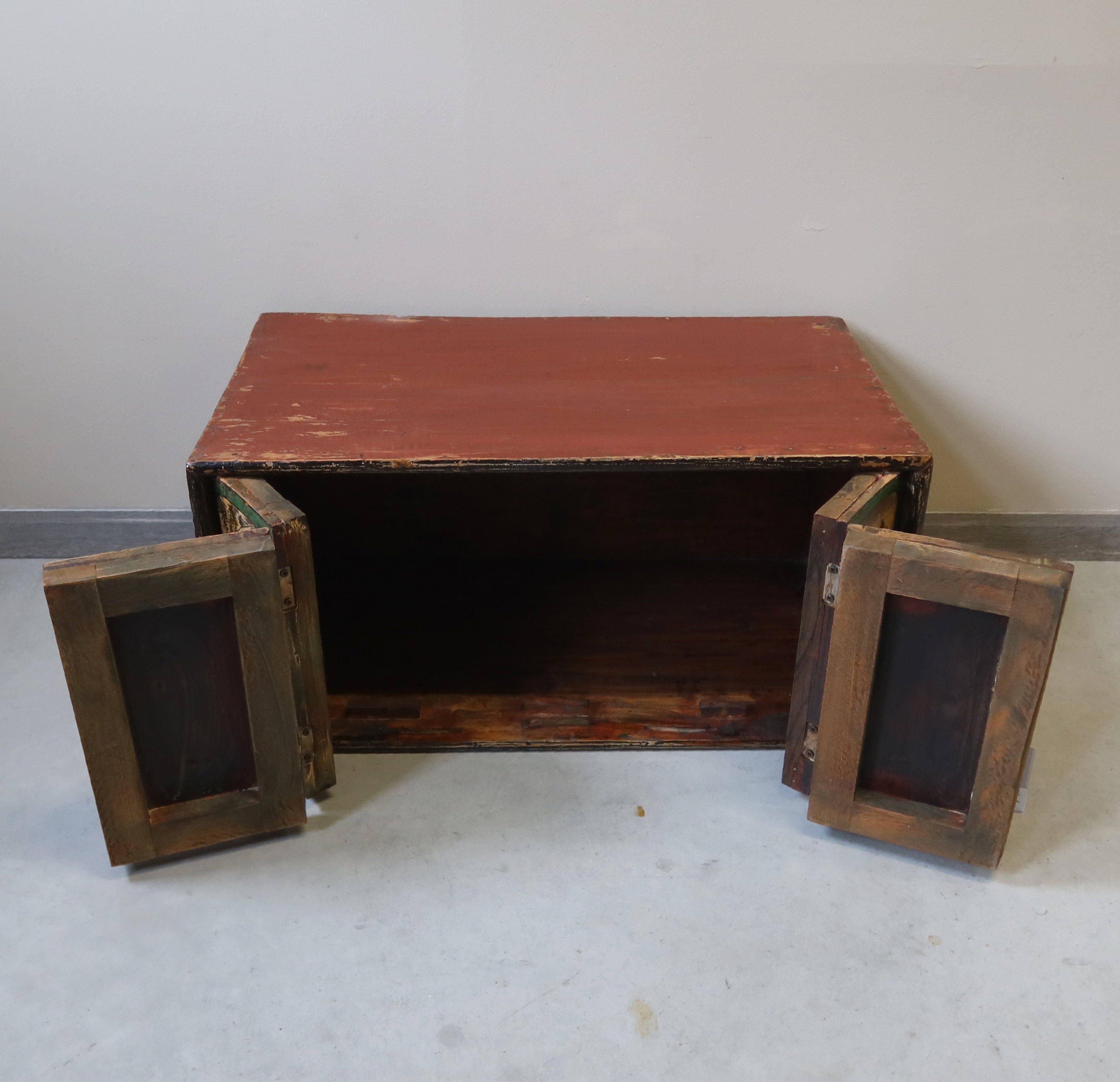 BAULE IN LACCA A DUE ANTE DECORATE