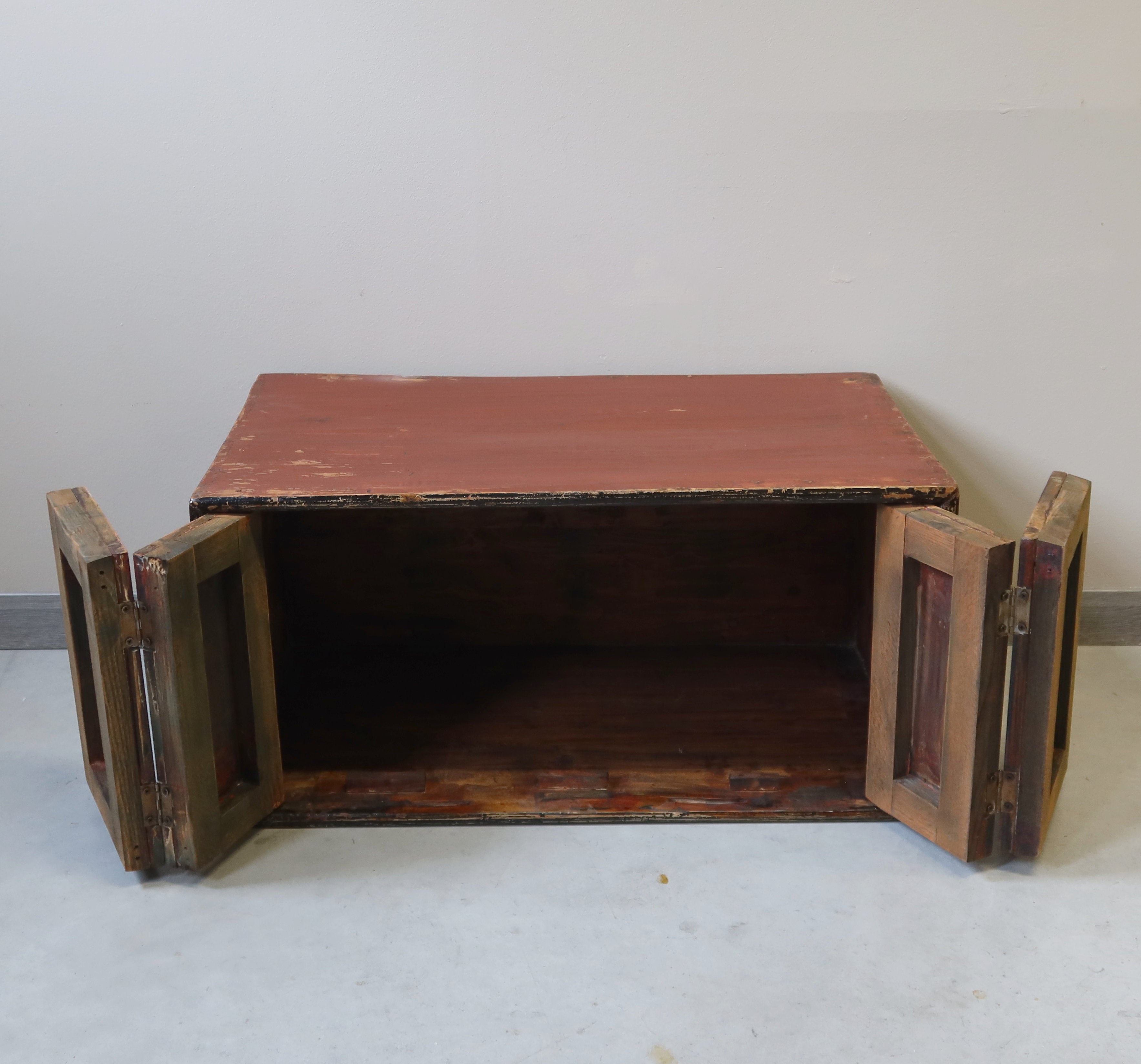 BAULE IN LACCA A DUE ANTE DECORATE