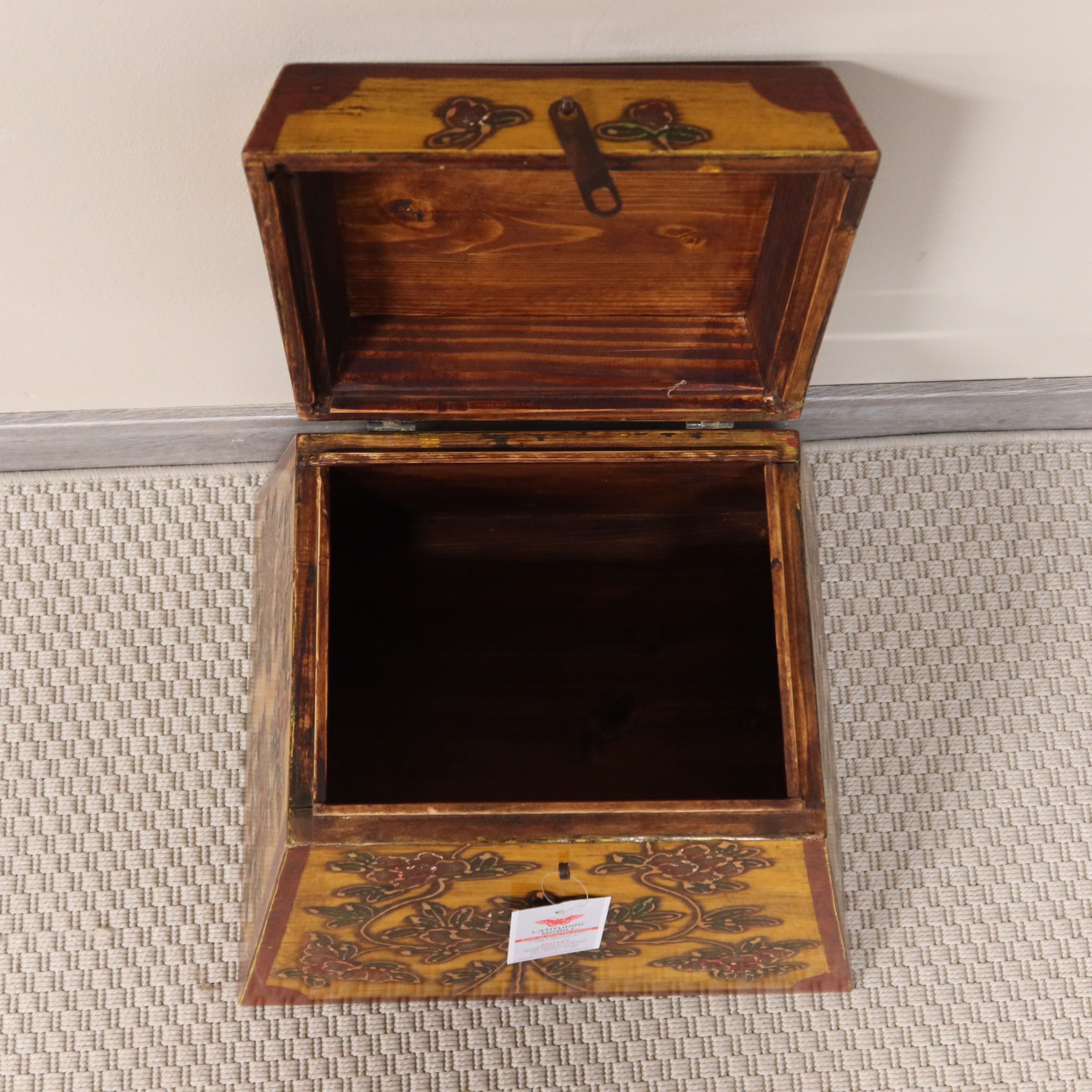 BAULETTO DECORATO TIBETANO