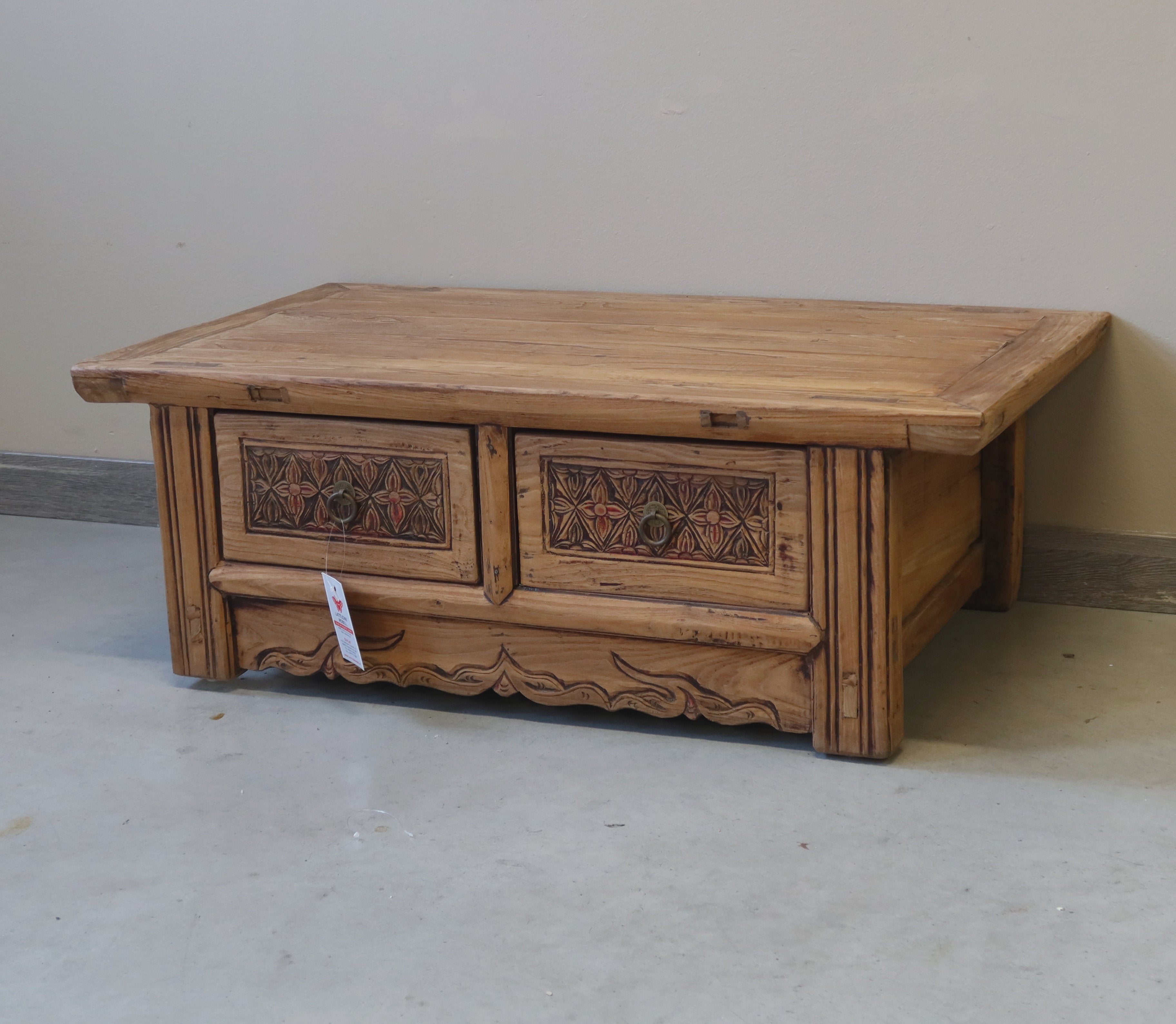 TAVOLINO CINESE OLMO BIONDO CASSETTI INTAGLIATI