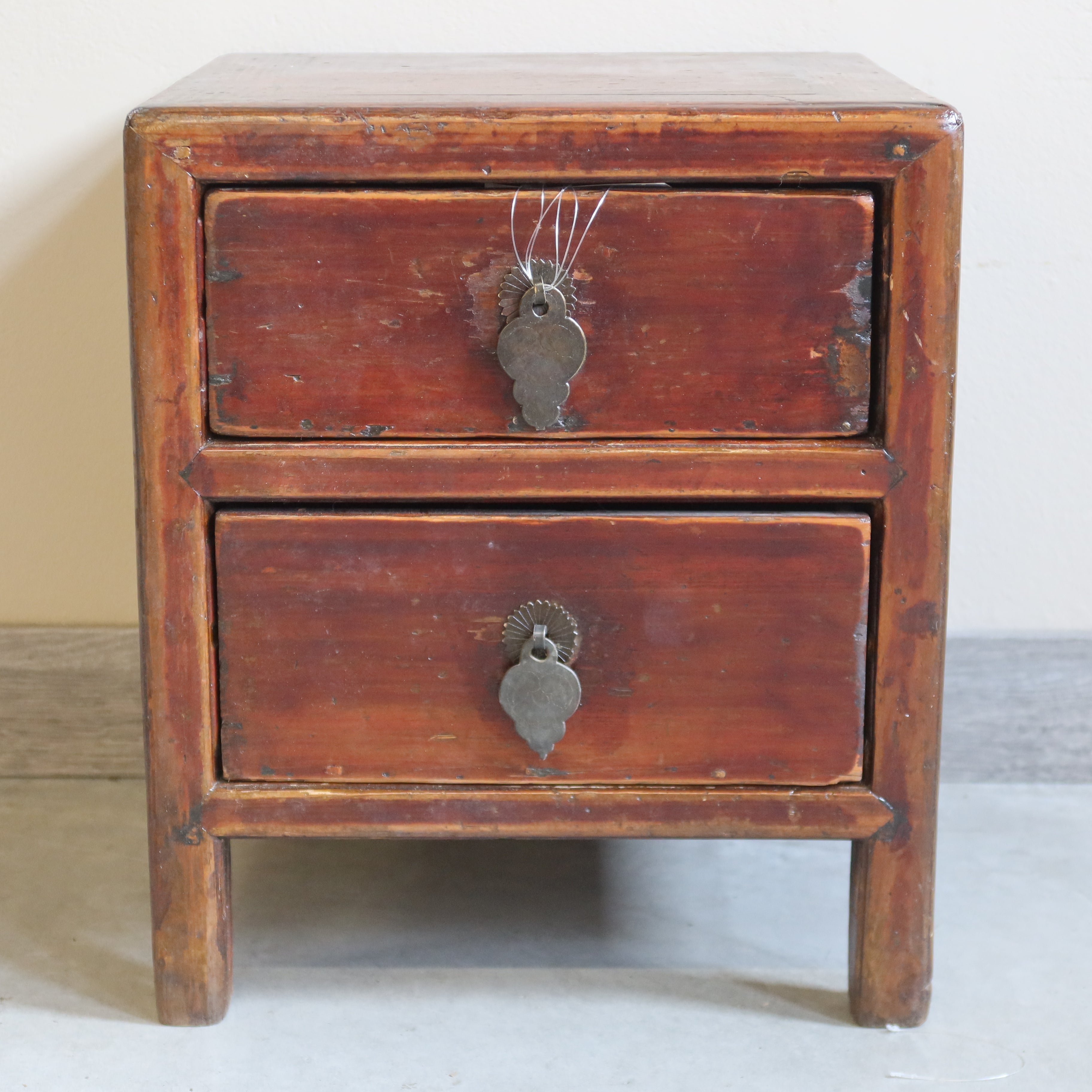 COMODINO CUBOTTO OLMO CINESE