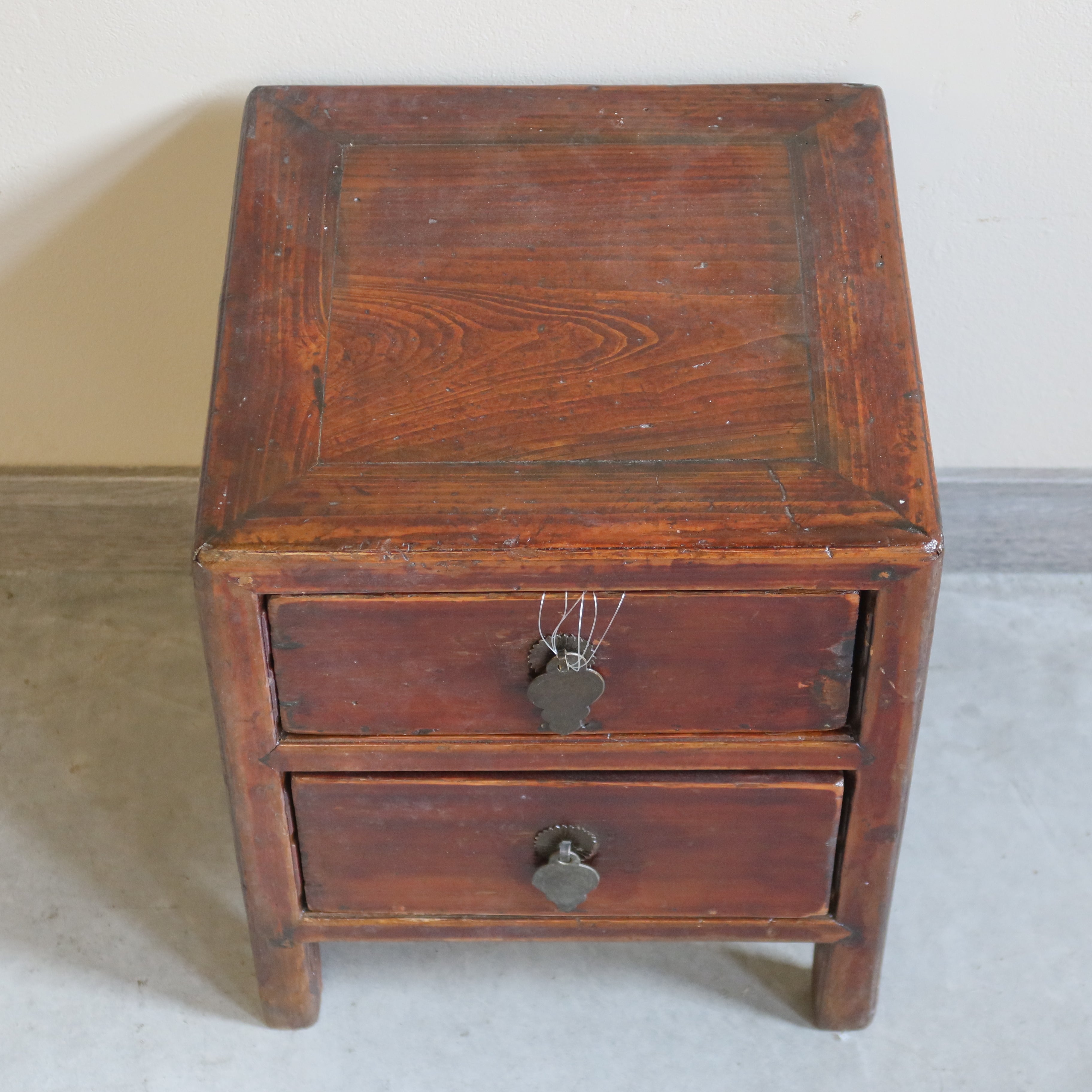 COMODINO CUBOTTO OLMO CINESE