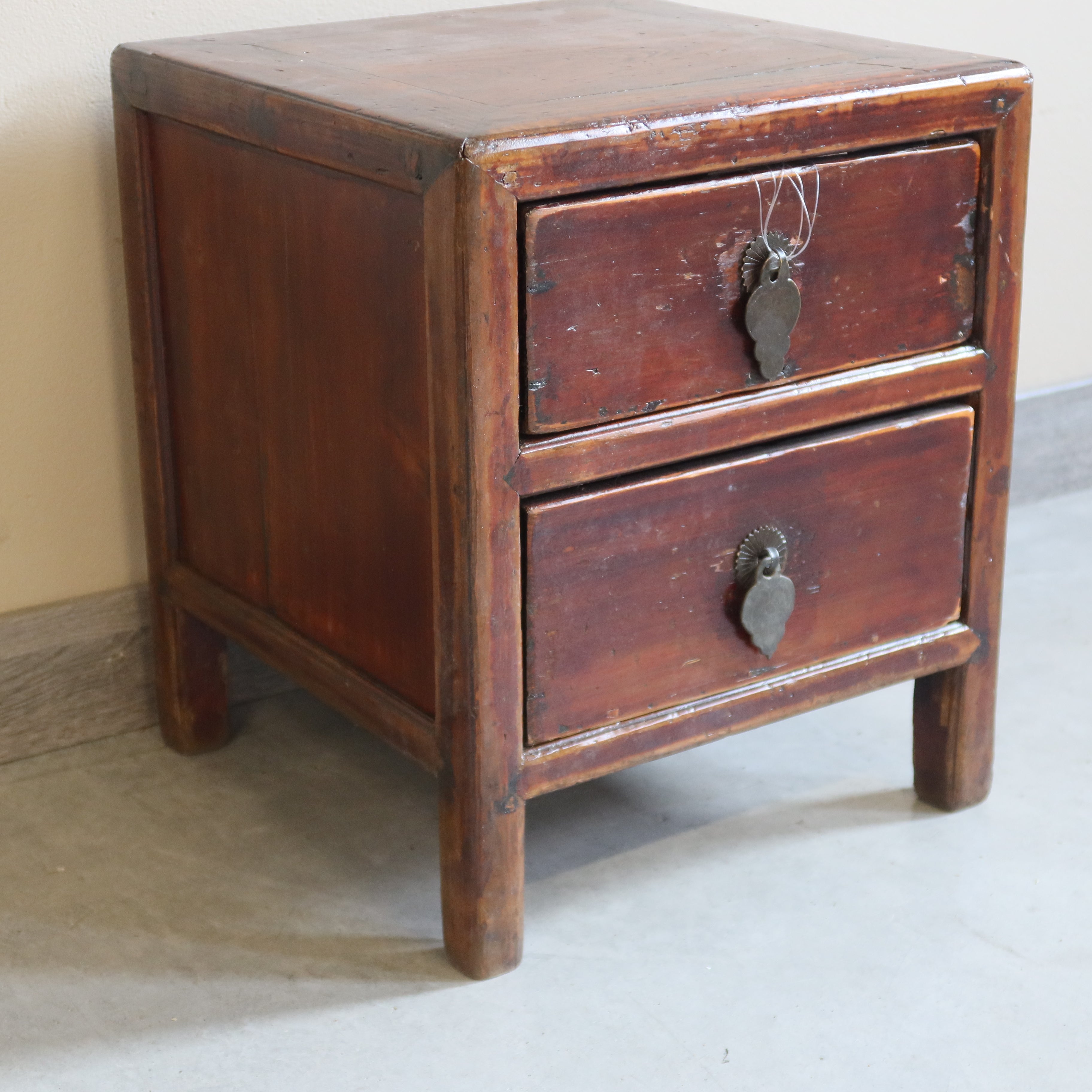 COMODINO CUBOTTO OLMO CINESE