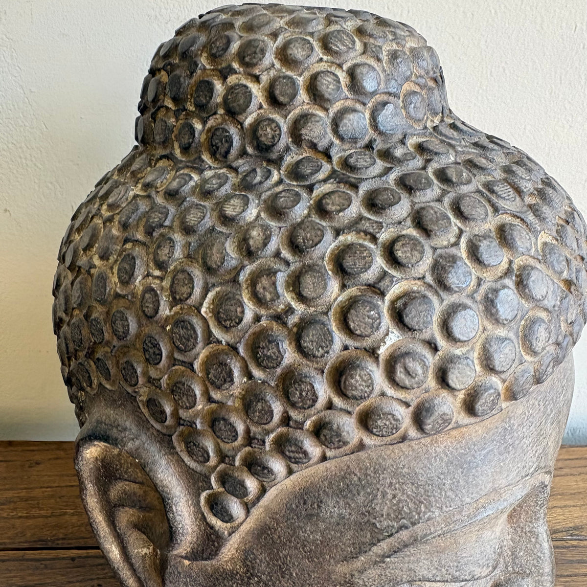 GRANDE TESTA DI BUDDHA IN PIETRA