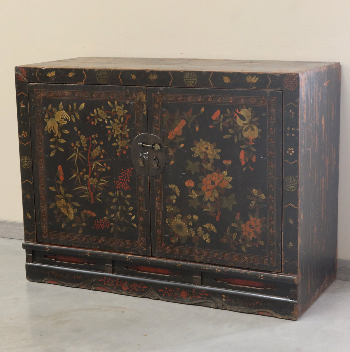 BOOKCASE SHANXI NERO DECORATO