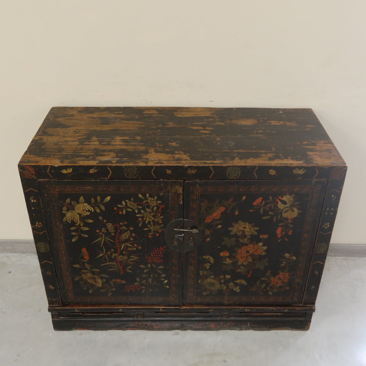 BOOKCASE SHANXI NERO DECORATO