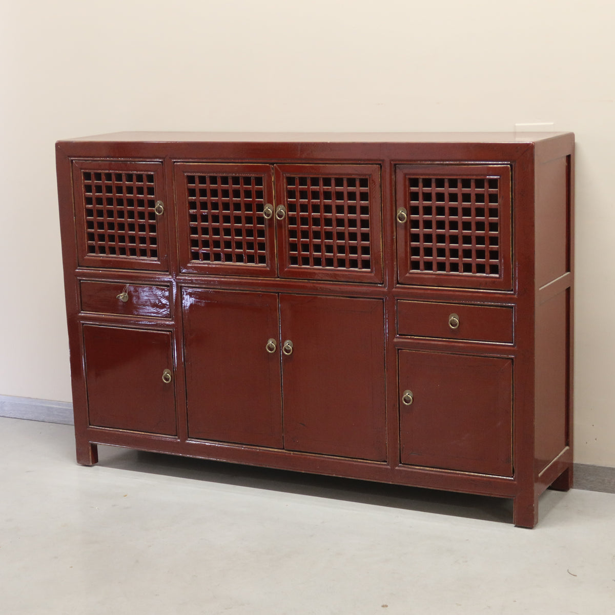 CREDENZA CINESE LACCATA CON ANTE A GRATA