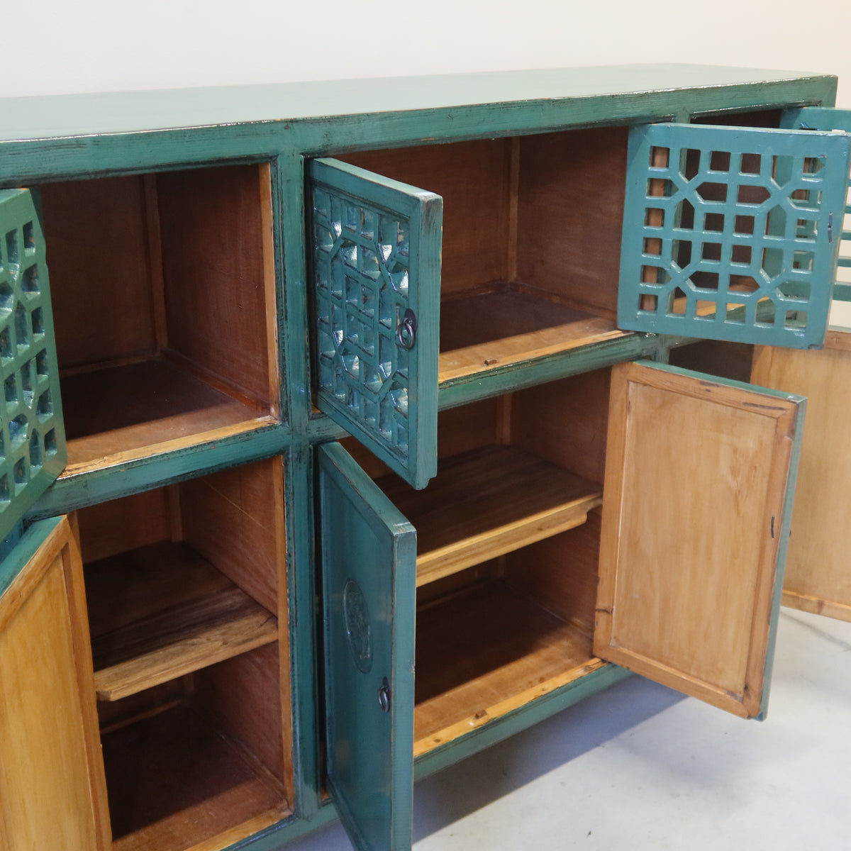 CREDENZA CINESE LACCATA CON ANTE A GRATA