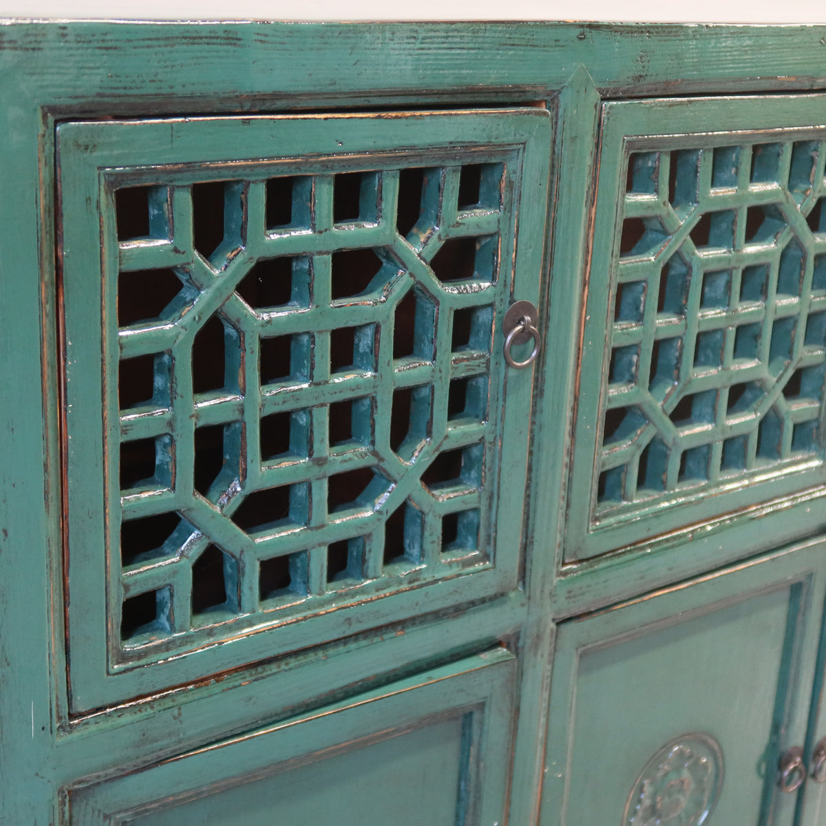 CREDENZA CINESE LACCATA CON ANTE A GRATA