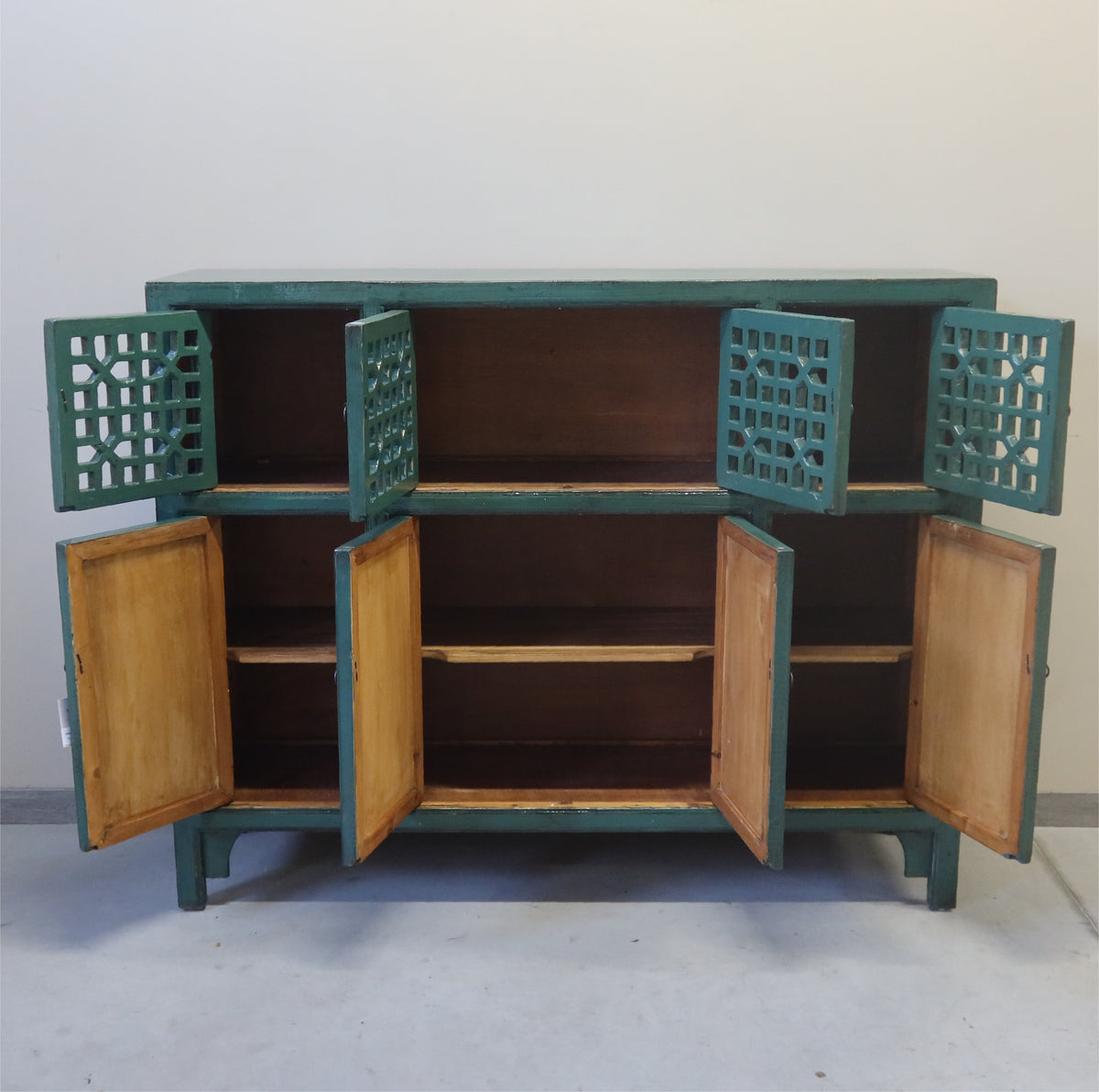 CREDENZA CINESE LACCATA CON ANTE A GRATA