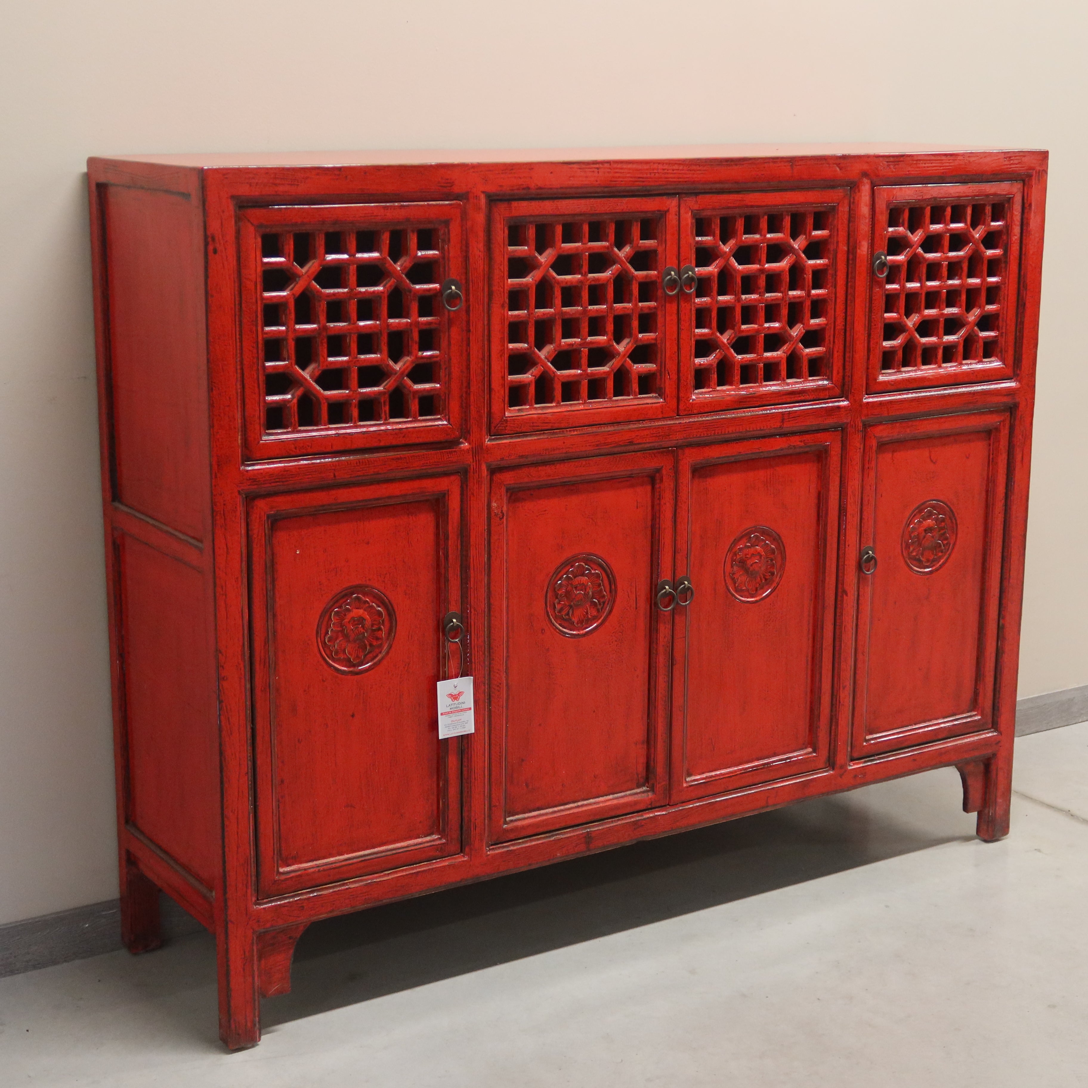 CREDENZA CINESE LACCA ROSSA CON ANTE A GRATA