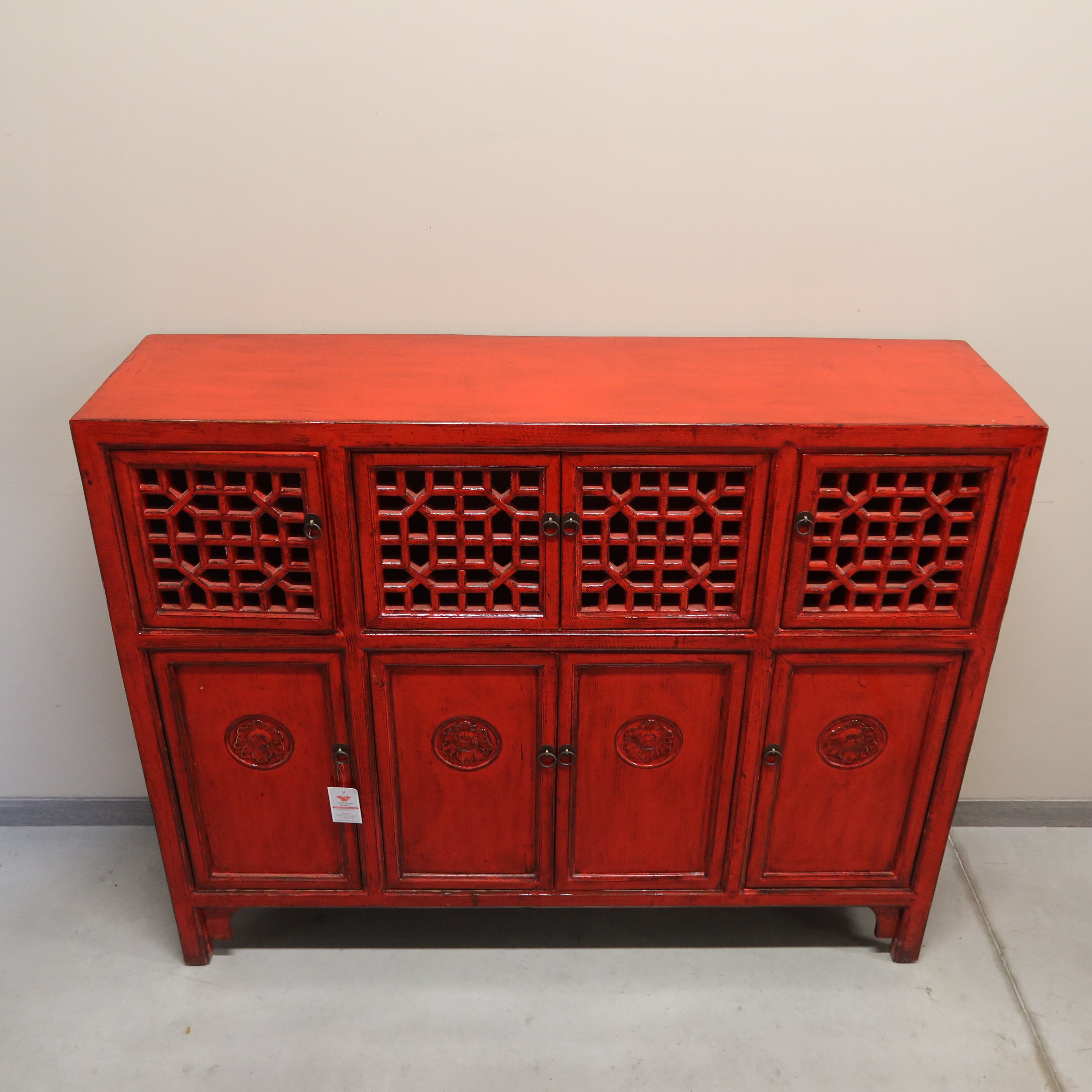 CREDENZA CINESE LACCA ROSSA CON ANTE A GRATA