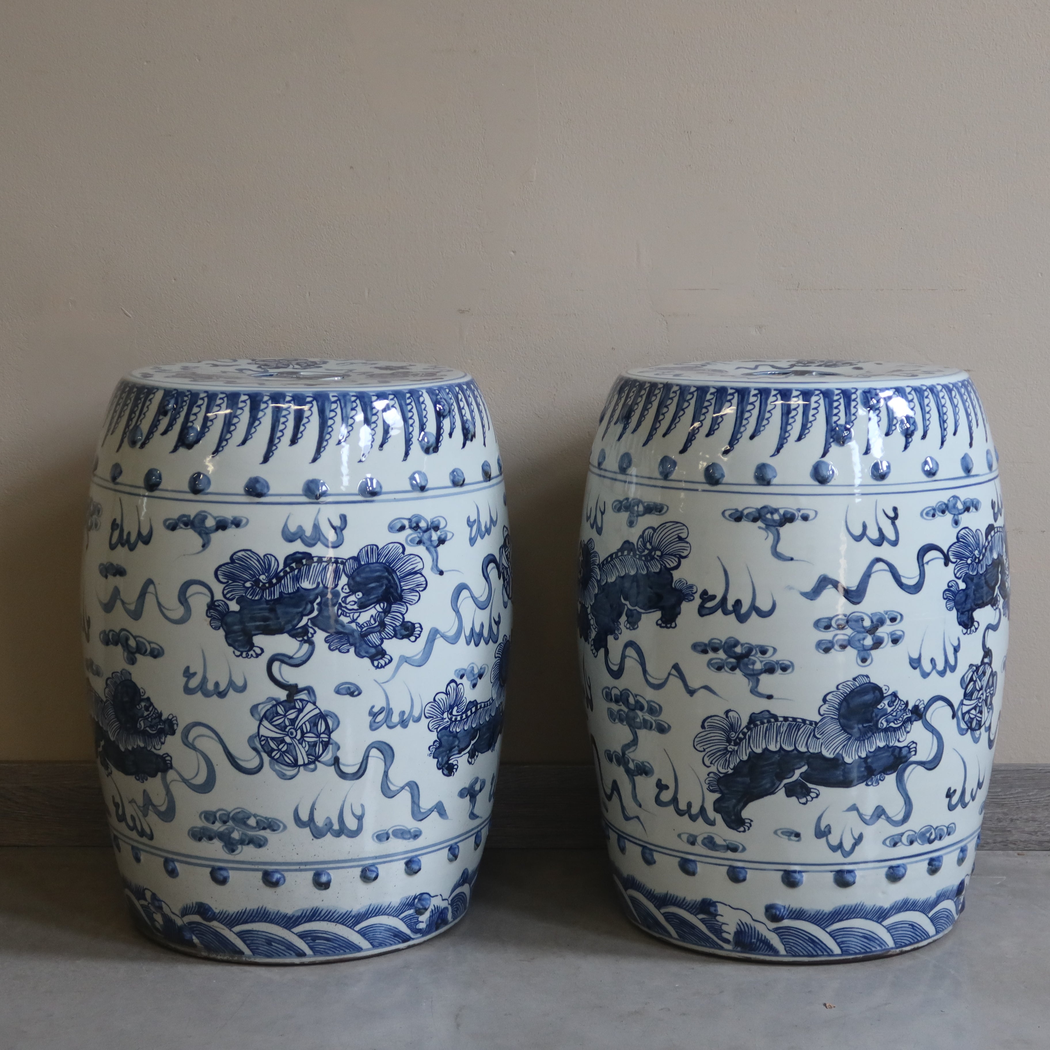 SGABELLO A BOTTE IN CERAMICA