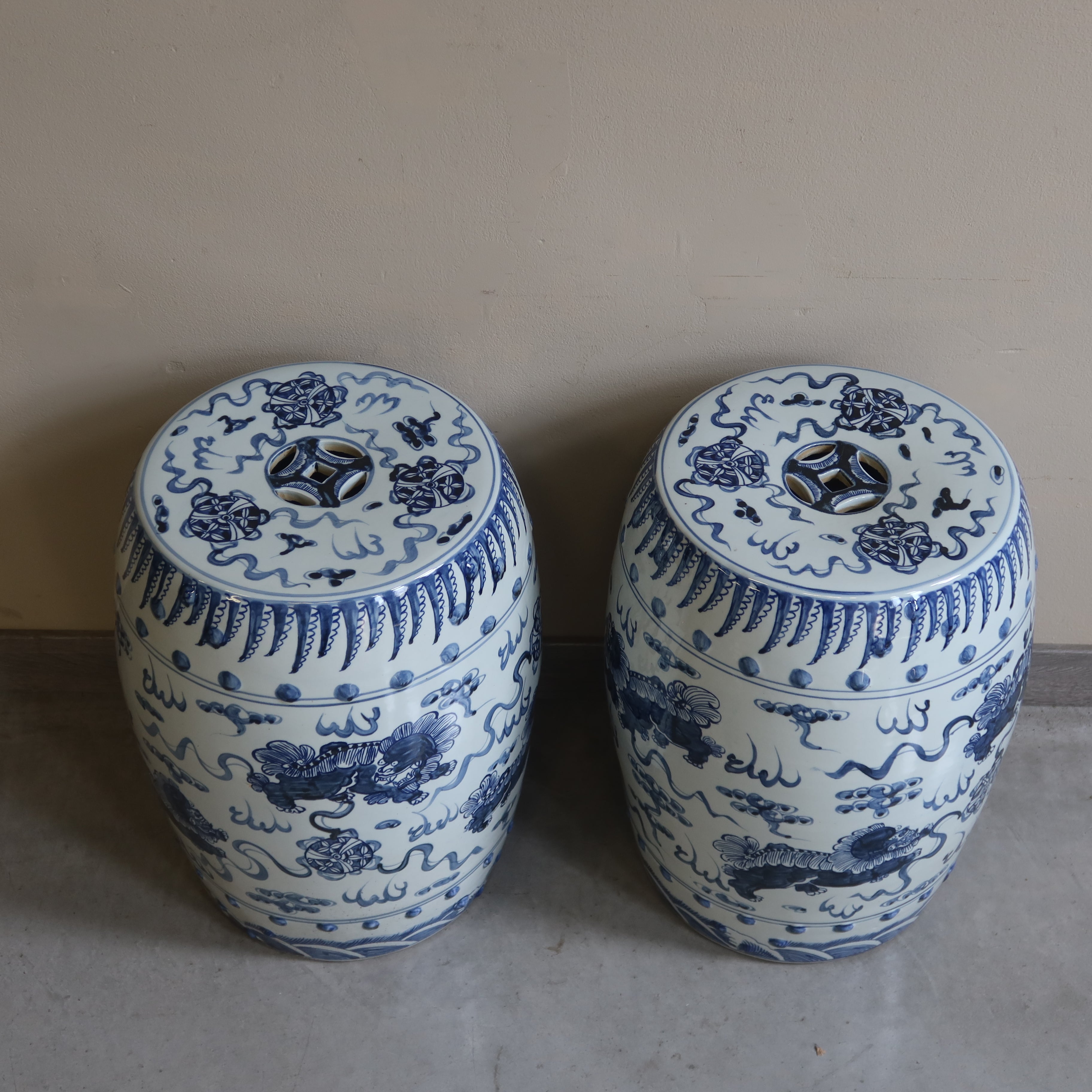 SGABELLO A BOTTE IN CERAMICA