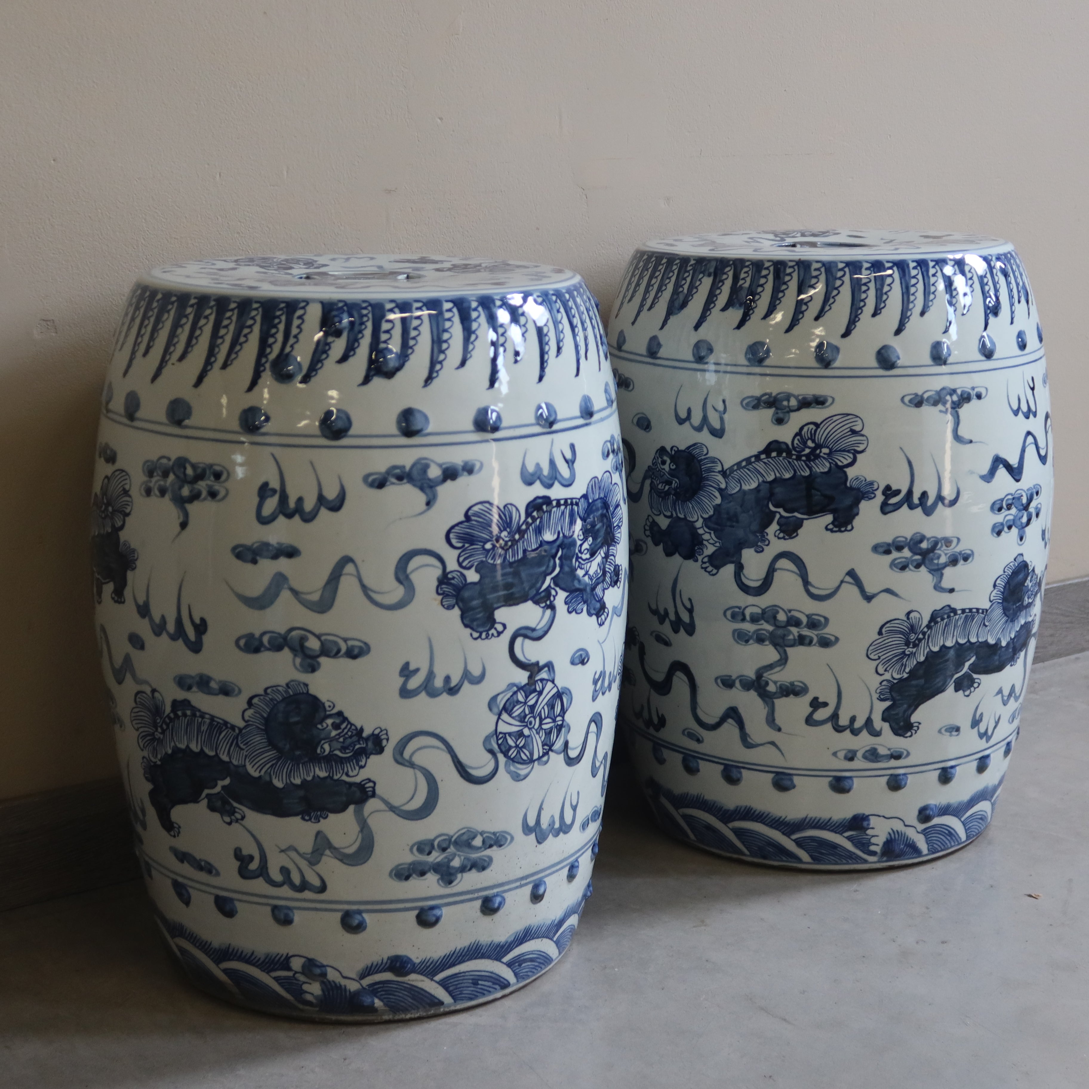 SGABELLO A BOTTE IN CERAMICA