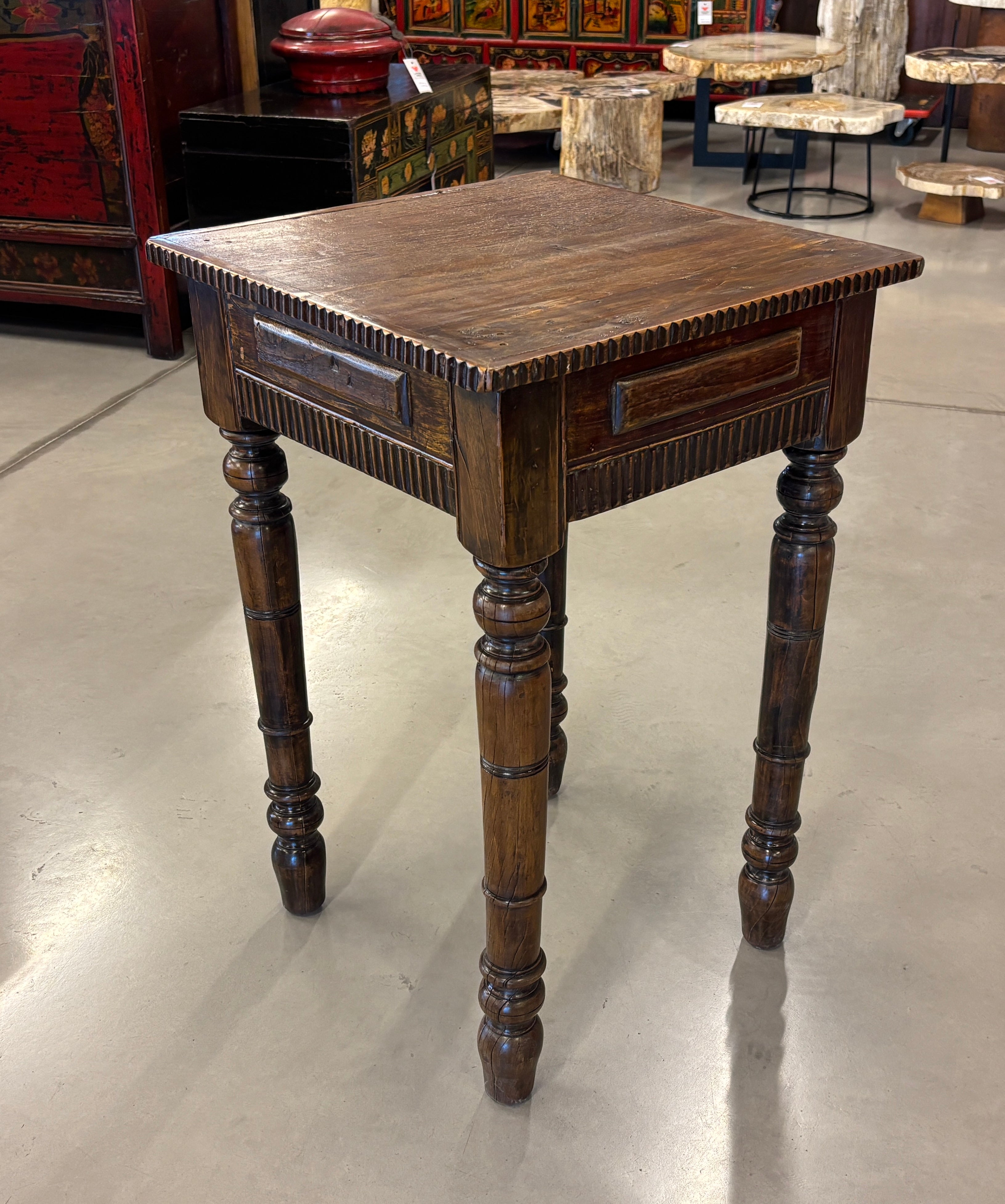 TAVOLINO OLMO CINESE CON CASSETTO