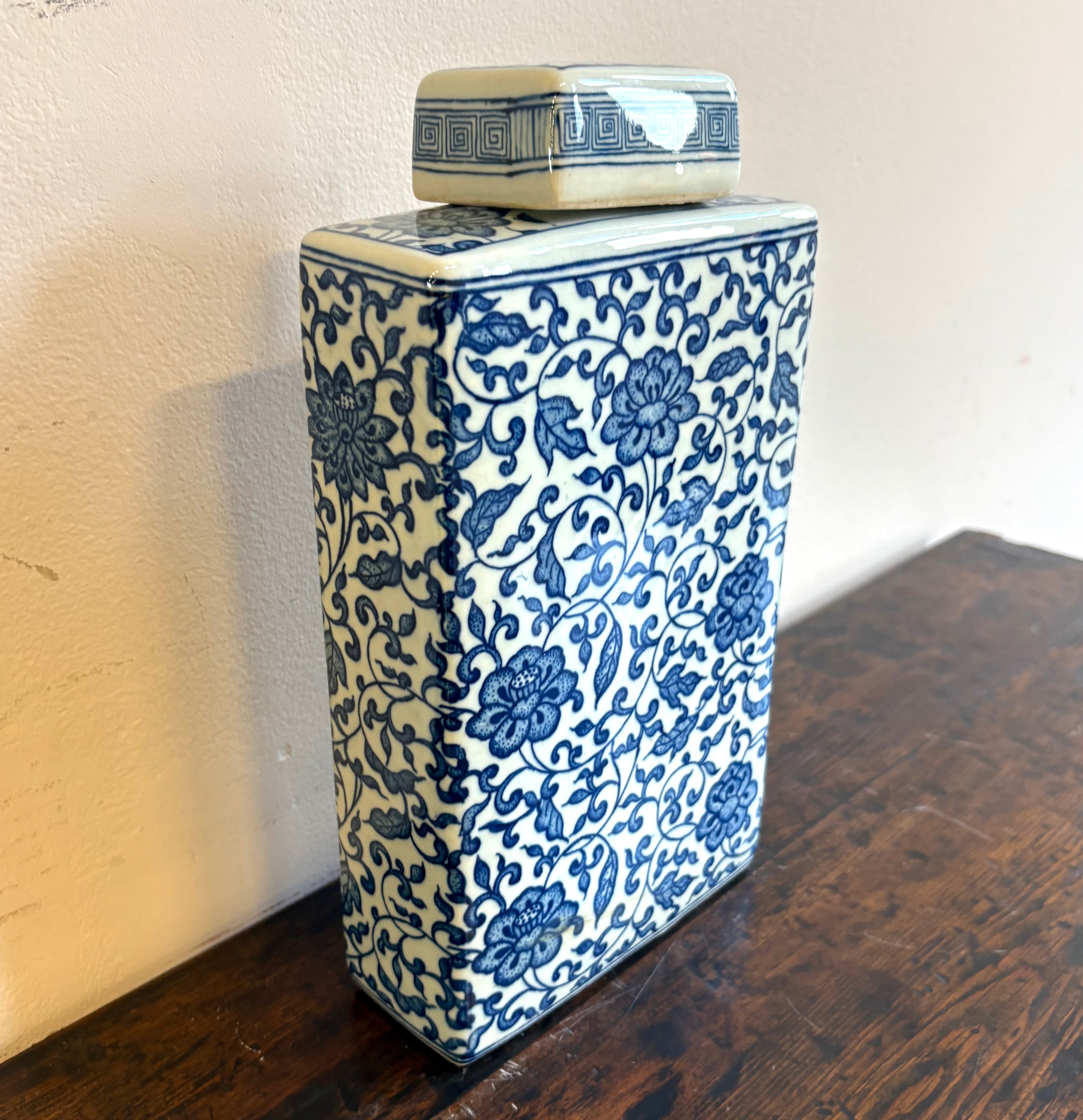 VASO STRETTO IN CERAMICA A BASE RETTANGOLARE
