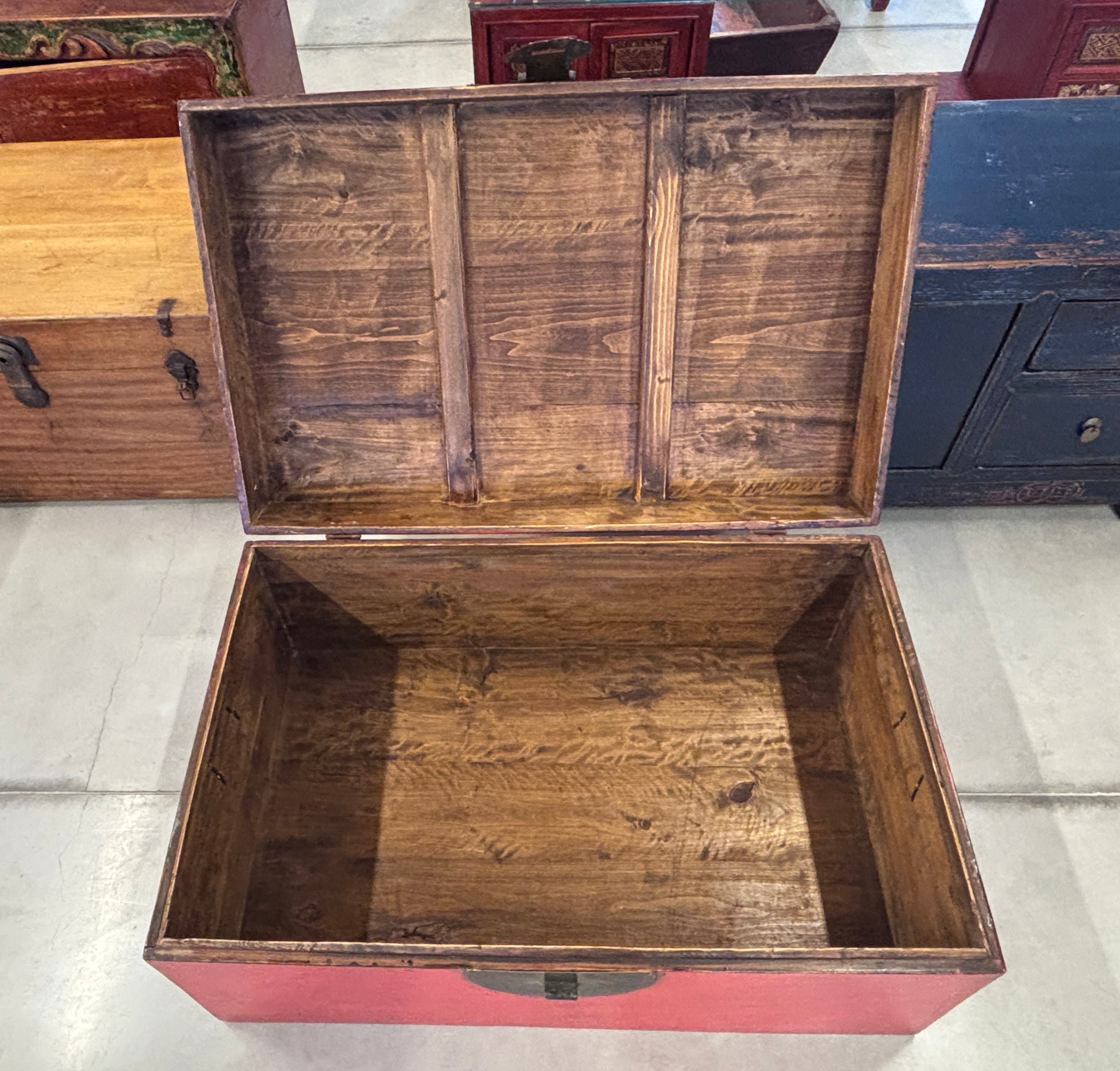 BAULE CINESE IN LACCA ROSSA