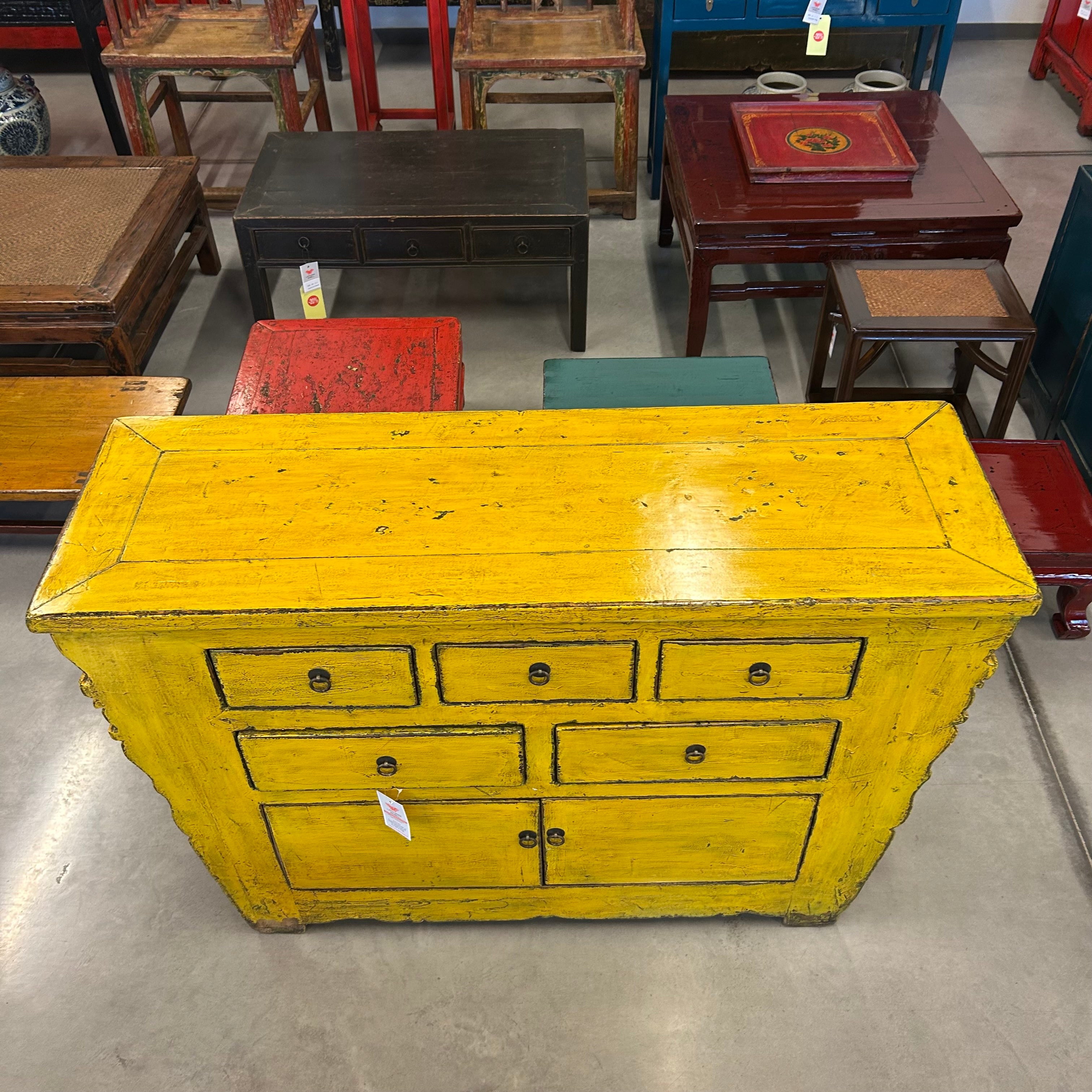 CREDENZA CASSETTIERA AD ALTARE LACCA GIALLA