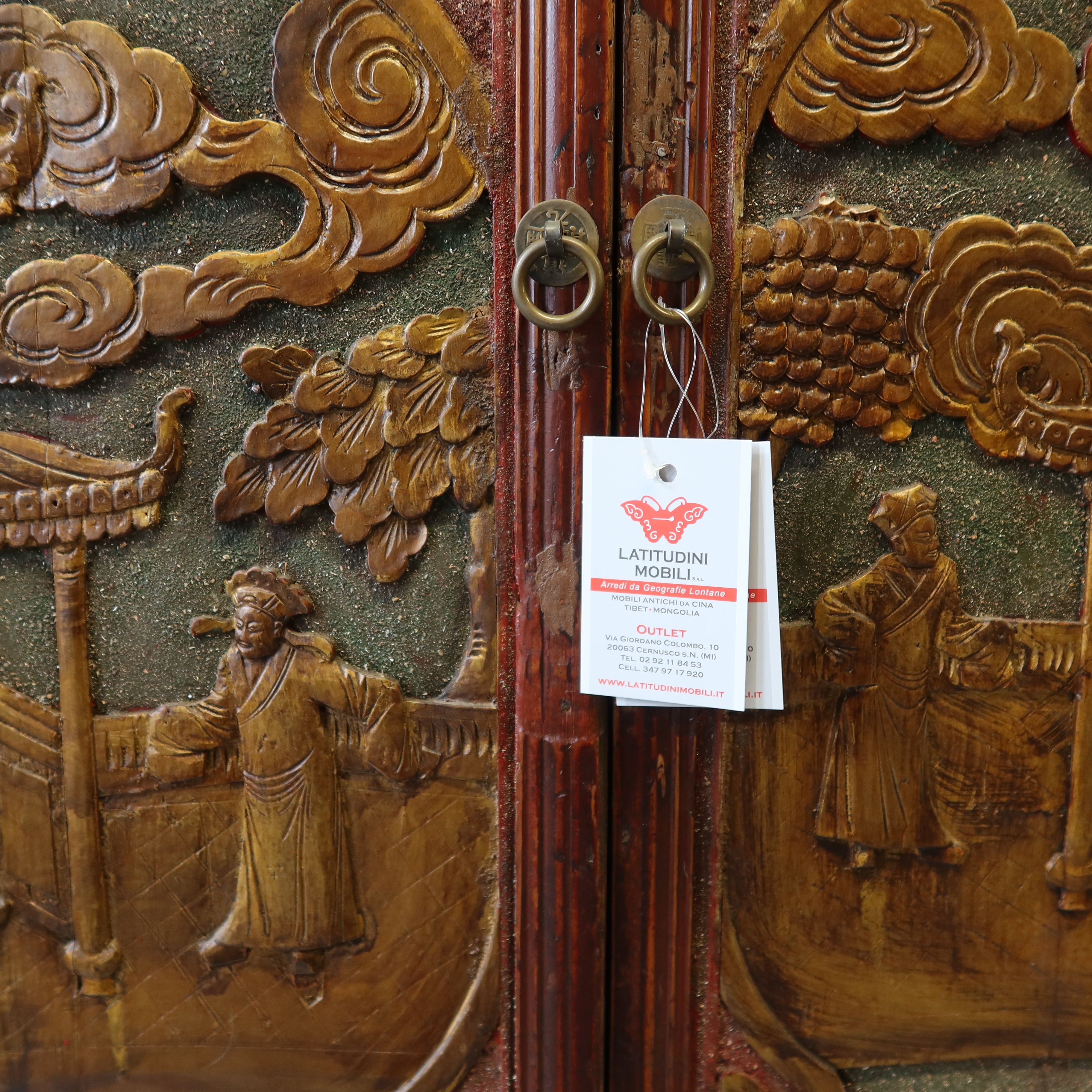 ARMADIO FUJIAN CON DECORI DORATI IN RILIEVO