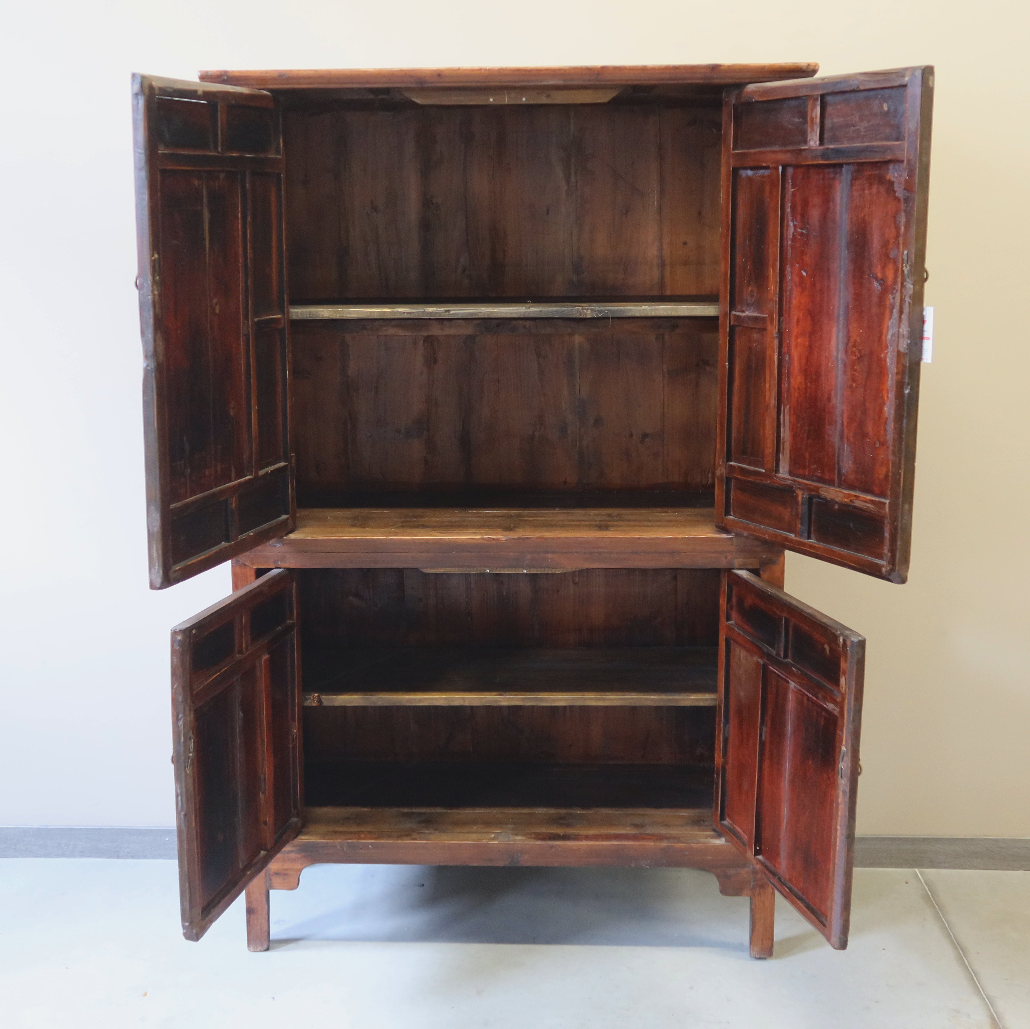 ARMADIO FUJIAN CON DECORI DORATI IN RILIEVO