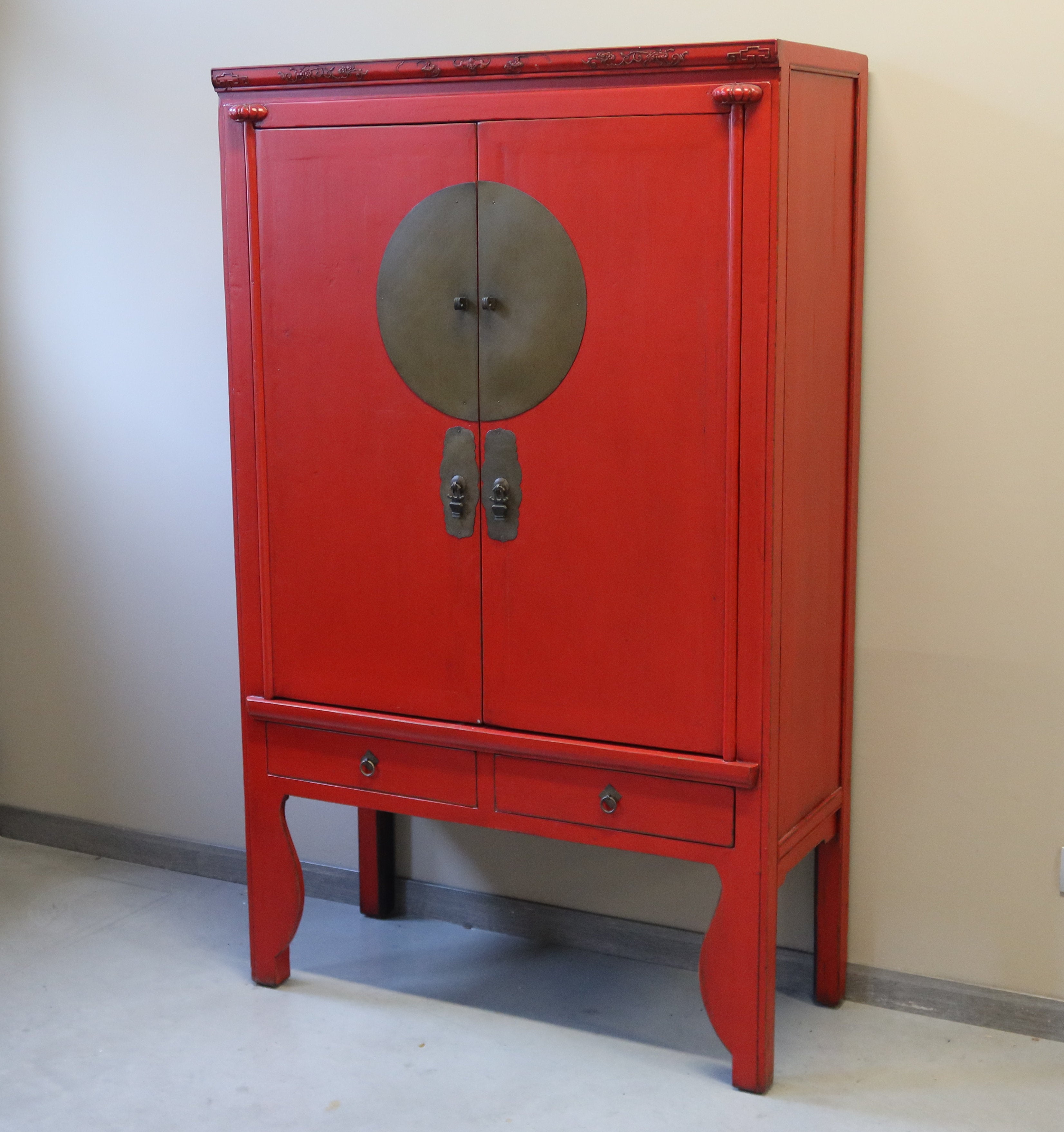 ARMADIO NUZIALE IN LACCA ROSSA