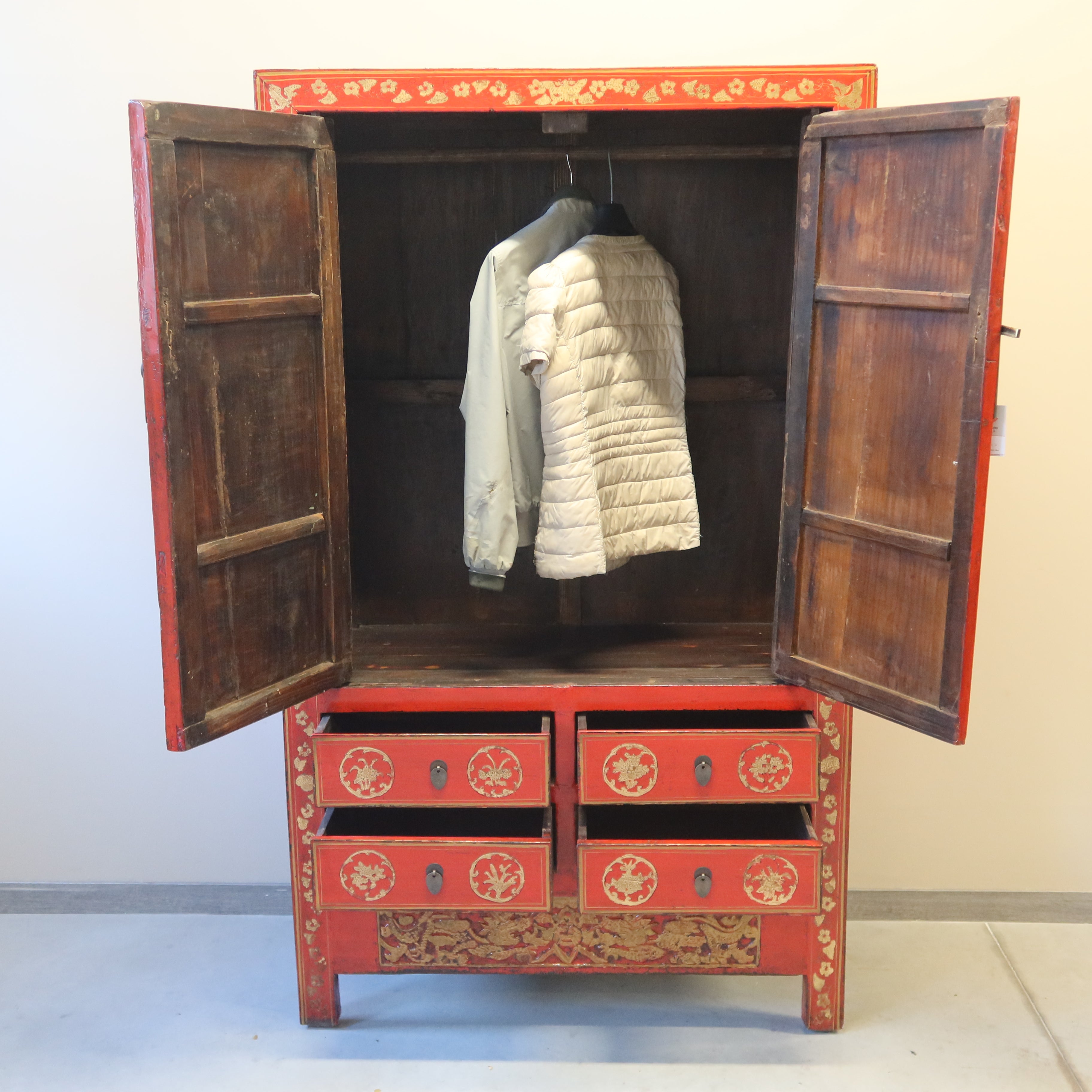 ARMADIO CINESE DELLO SHANXI LACCATO