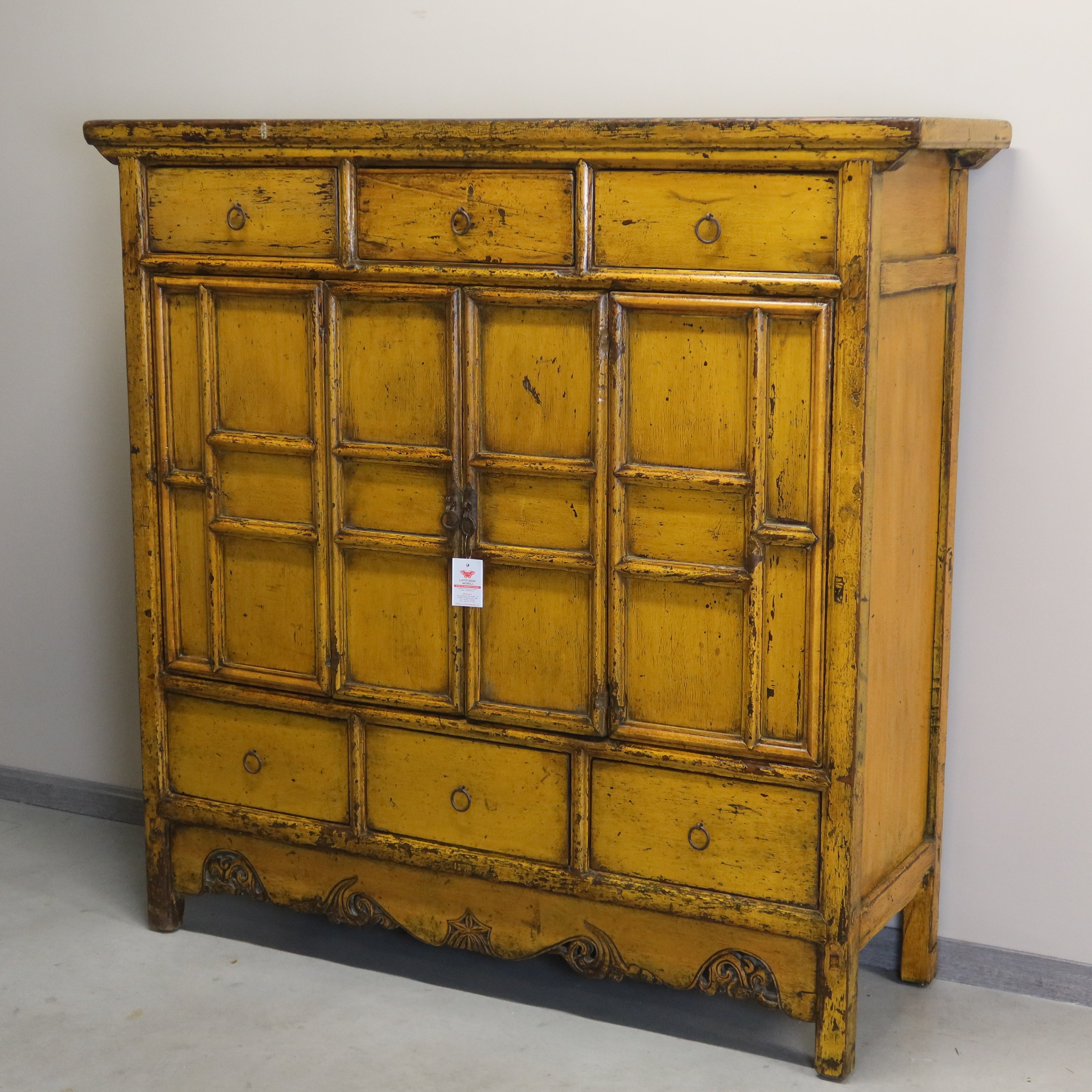 ARMADIO CINESE IN LACCA GIALLA