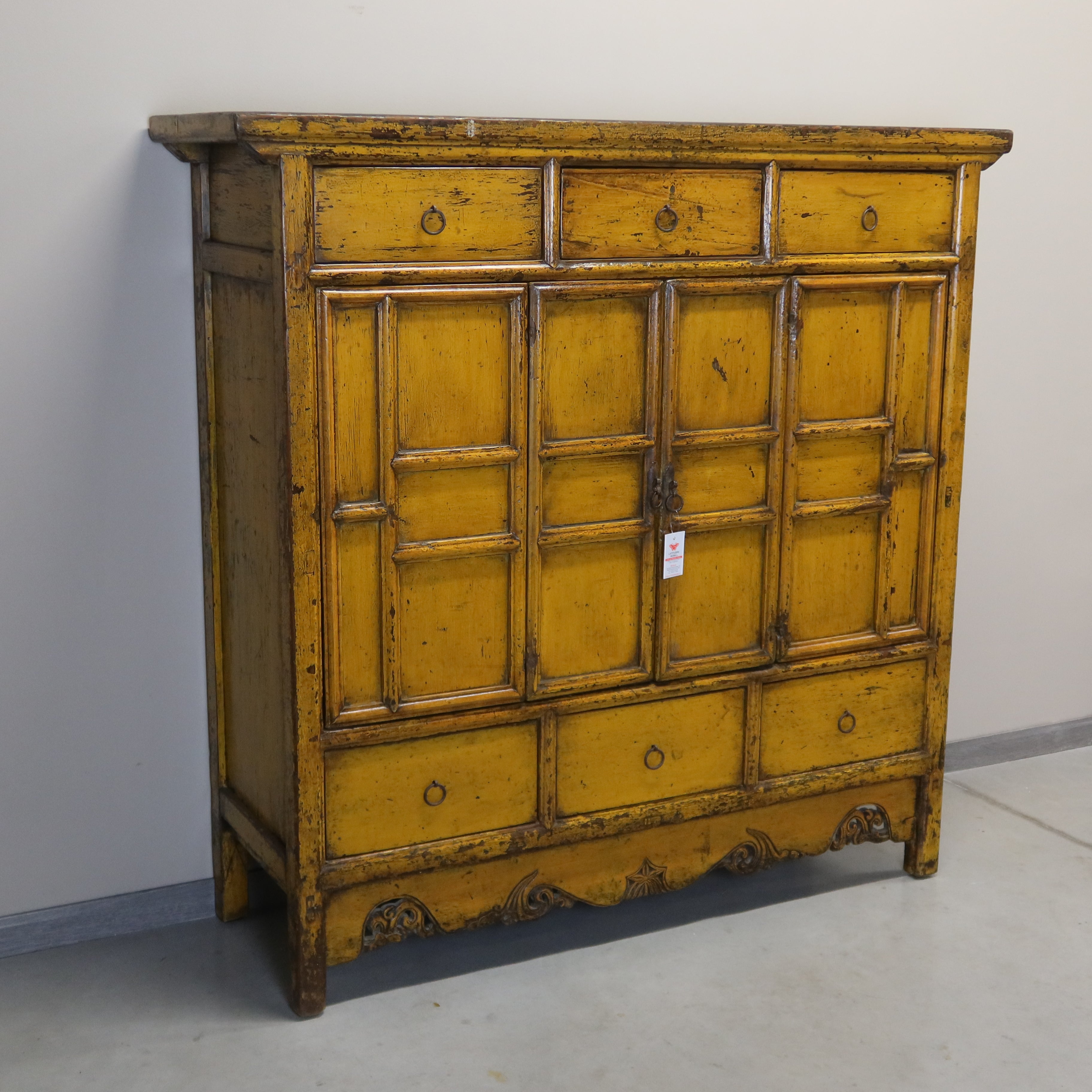 ARMADIO CINESE IN LACCA GIALLA