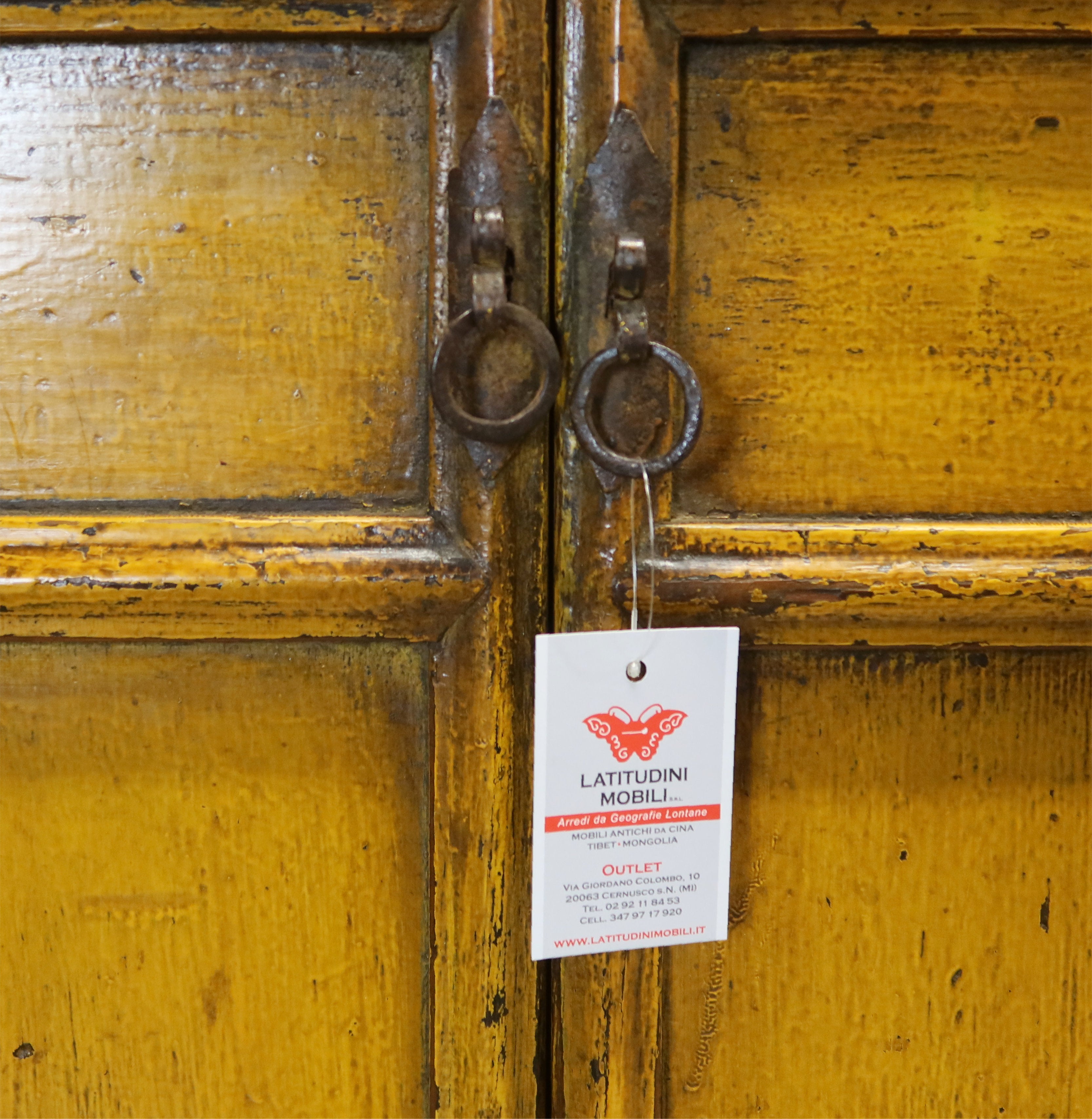 ARMADIO CINESE IN LACCA GIALLA