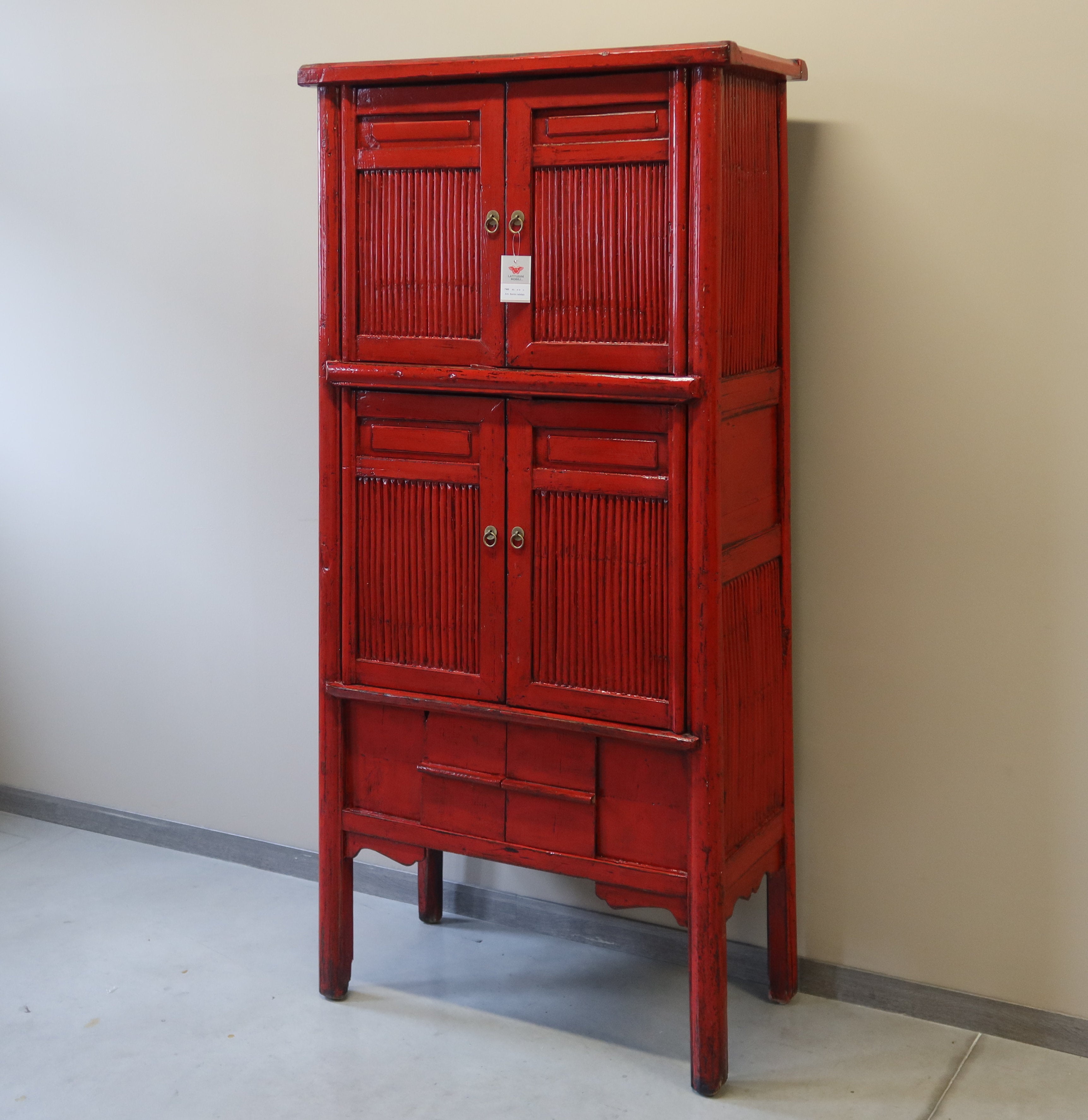 ARMADIO LISTELLATO IN BAMBU' LACCA ROSSA