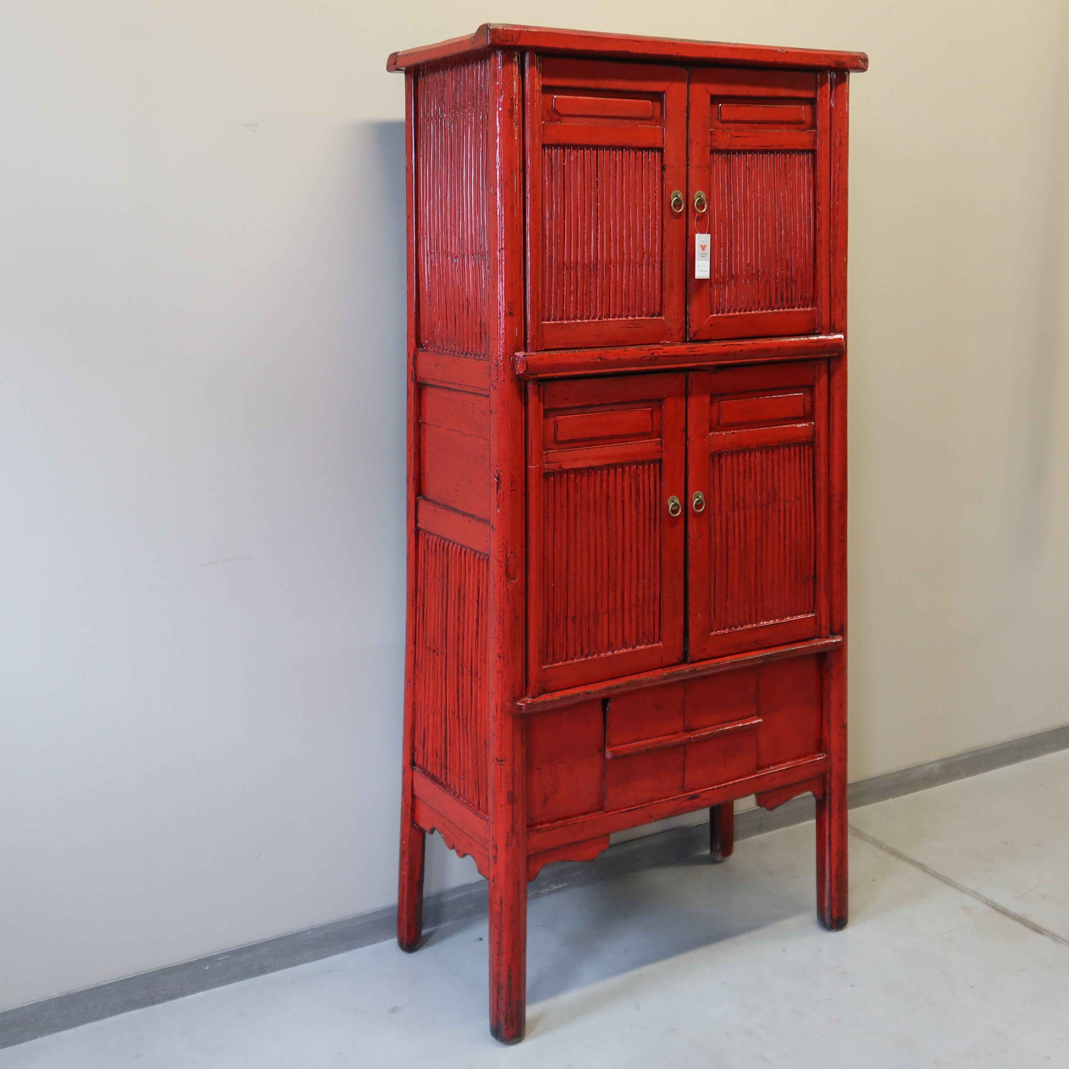 ARMADIO LISTELLATO IN BAMBU' LACCA ROSSA