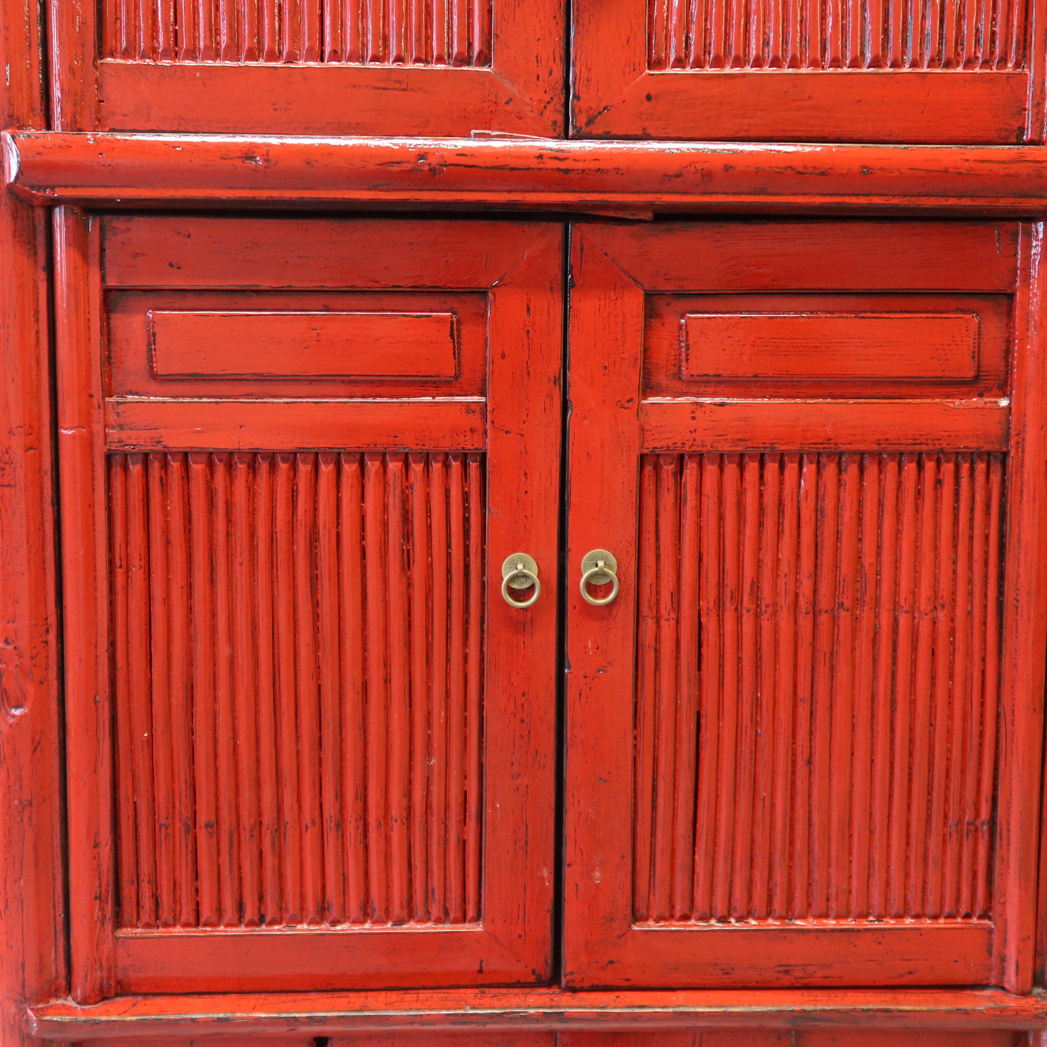 ARMADIO LISTELLATO IN BAMBU' LACCA ROSSA