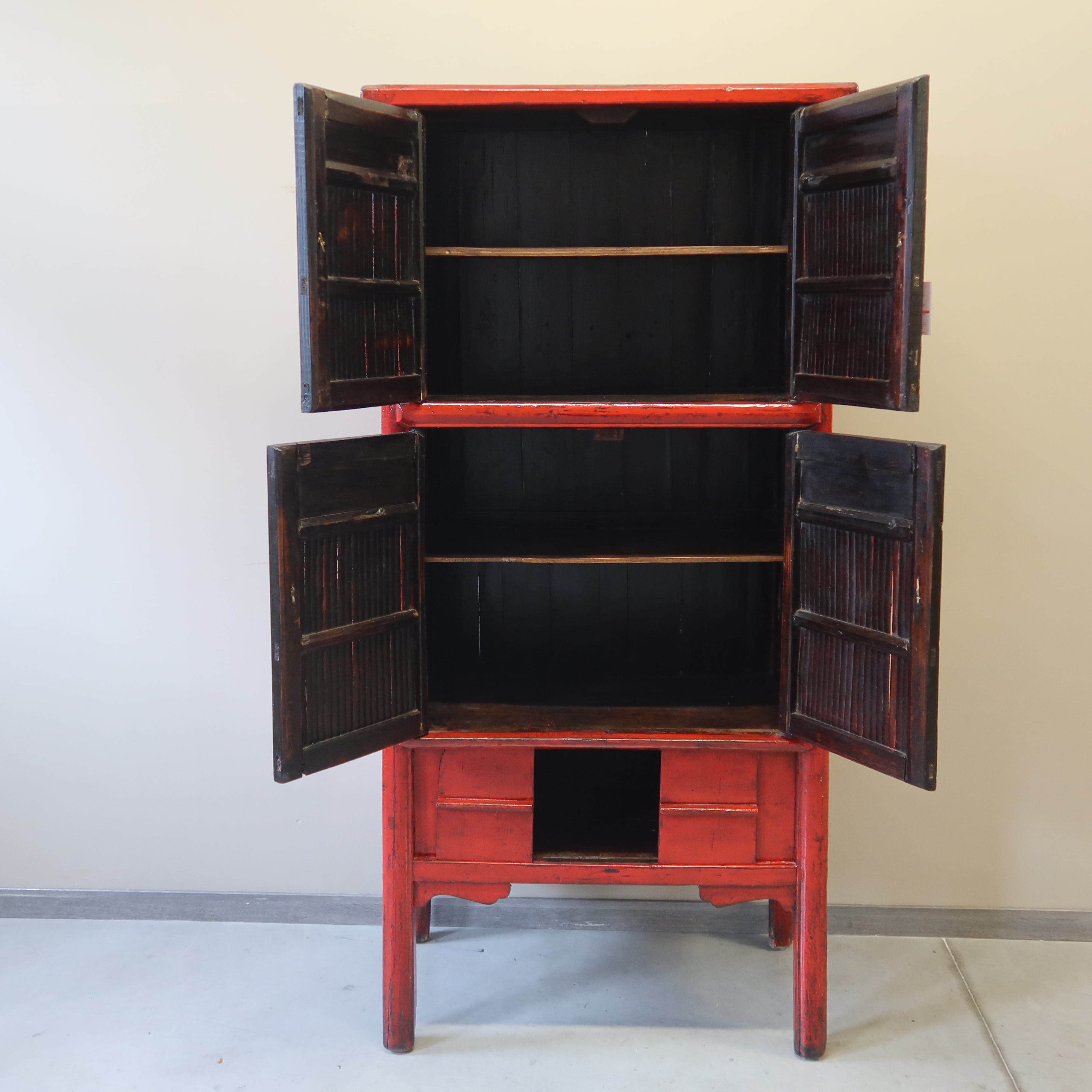 ARMADIO LISTELLATO IN BAMBU' LACCA ROSSA