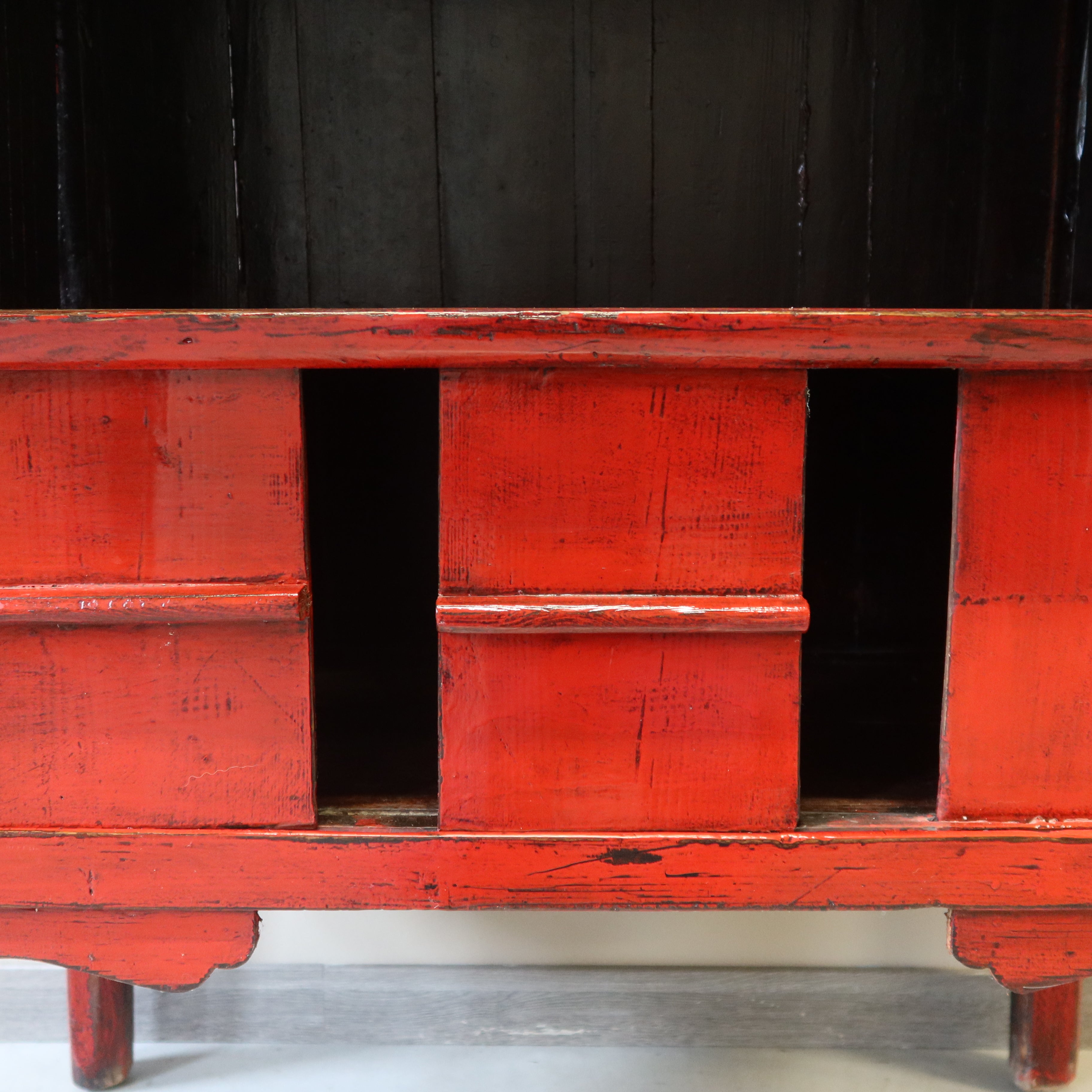 ARMADIO LISTELLATO IN BAMBU' LACCA ROSSA