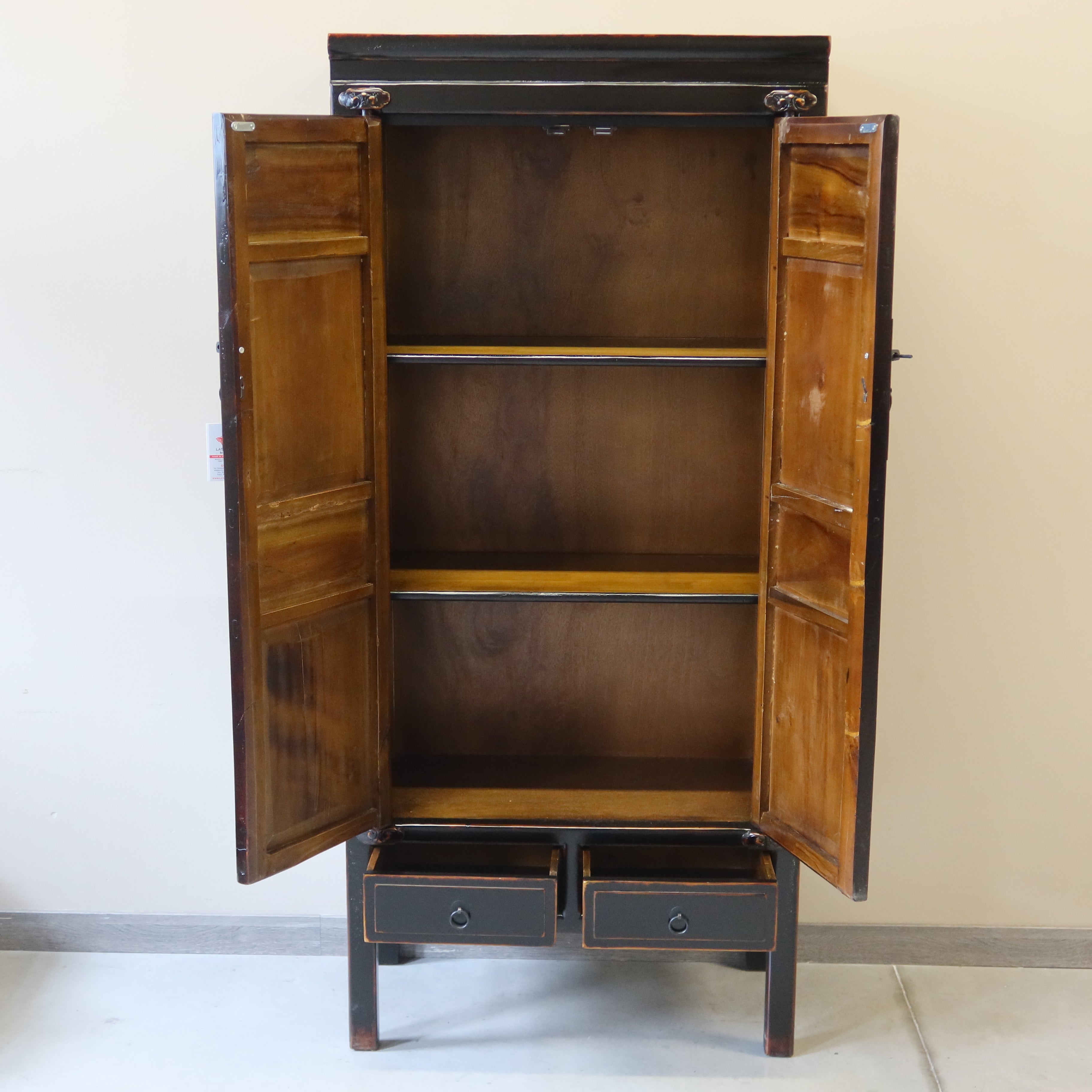 ARMADIO CINESE DEL FUJIAN DECORO RILIEVO A SBALZO