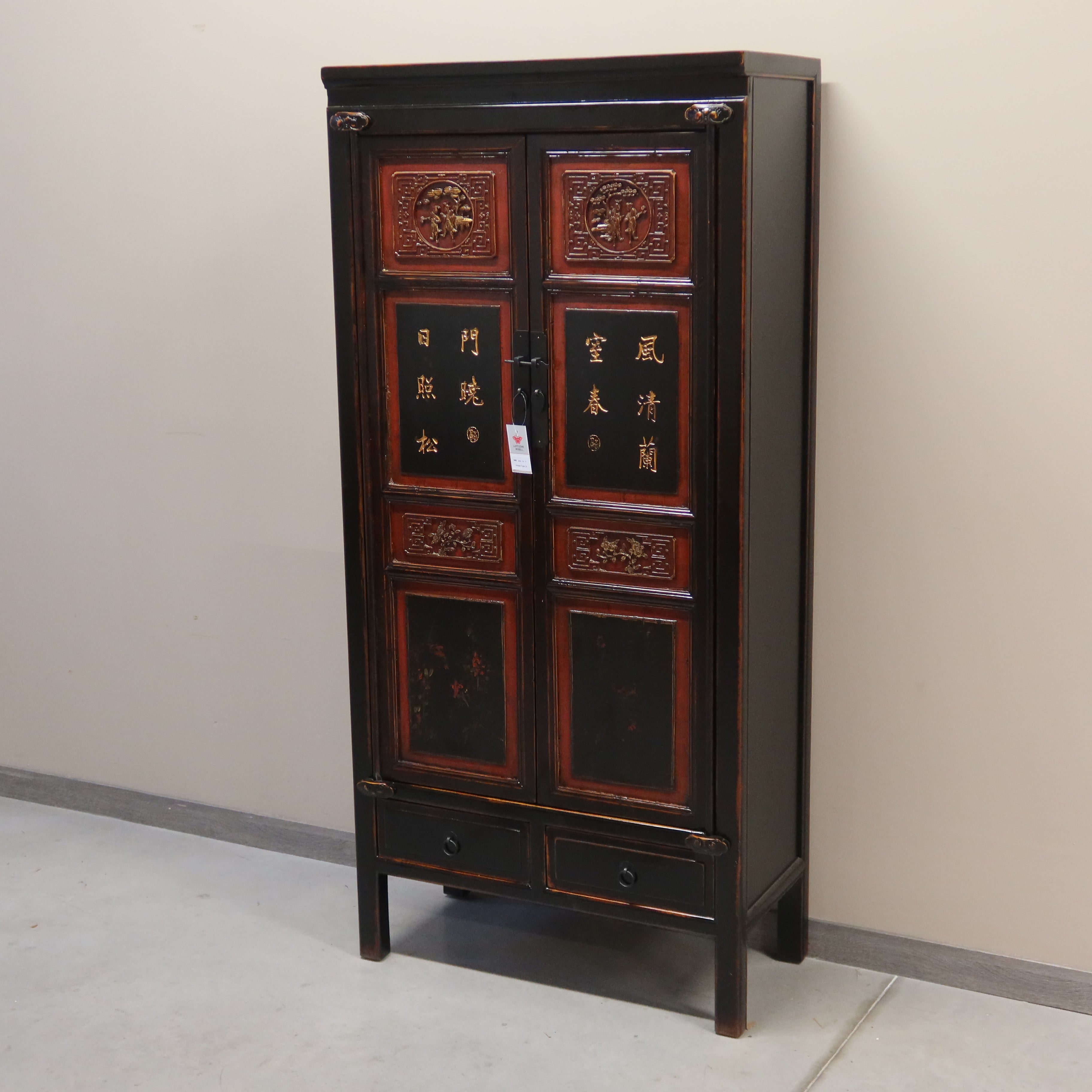 ARMADIO CINESE DEL FUJIAN DECORO RILIEVO A SBALZO