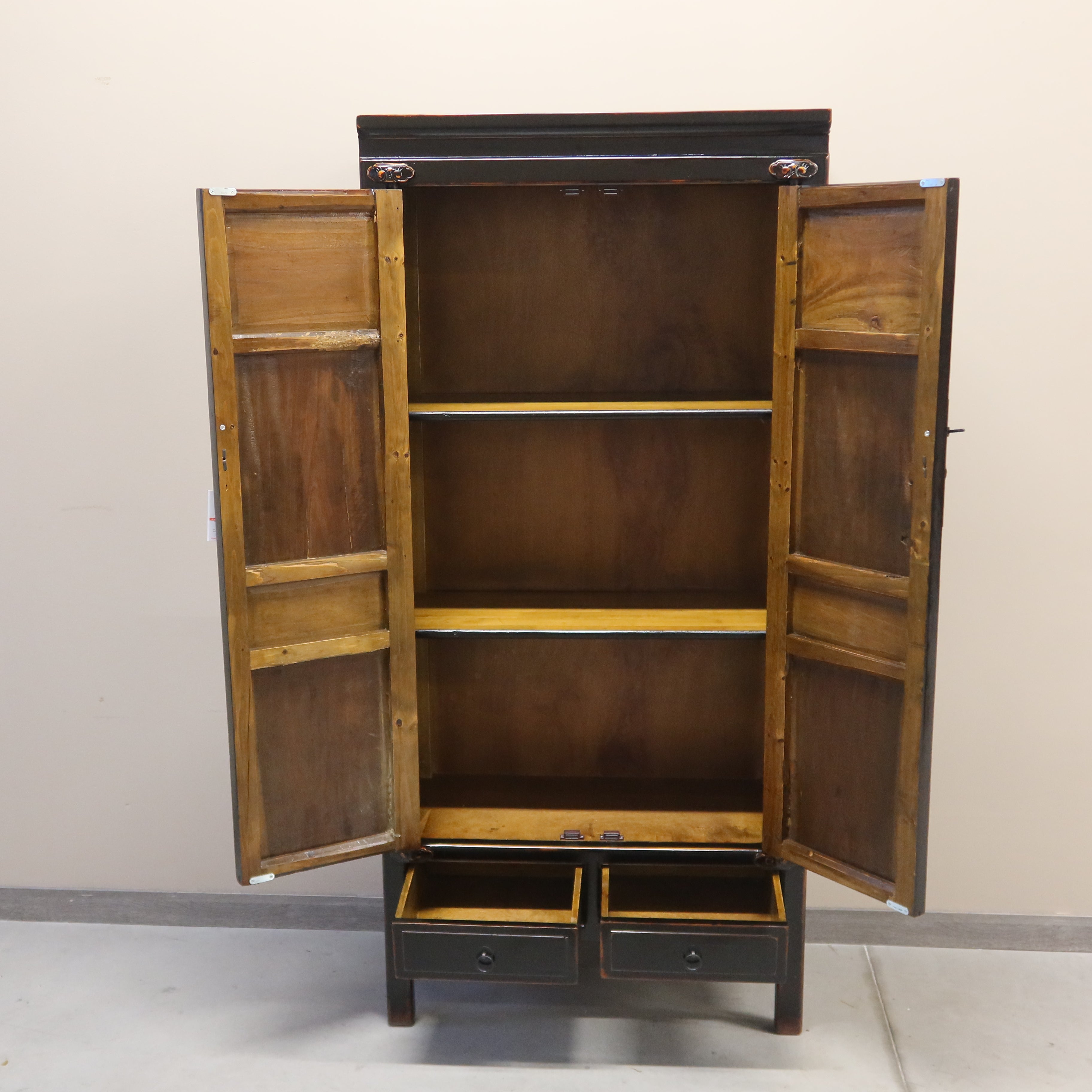 ARMADIO CINESE DEL FUJIAN DECORO RILIEVO A SBALZO