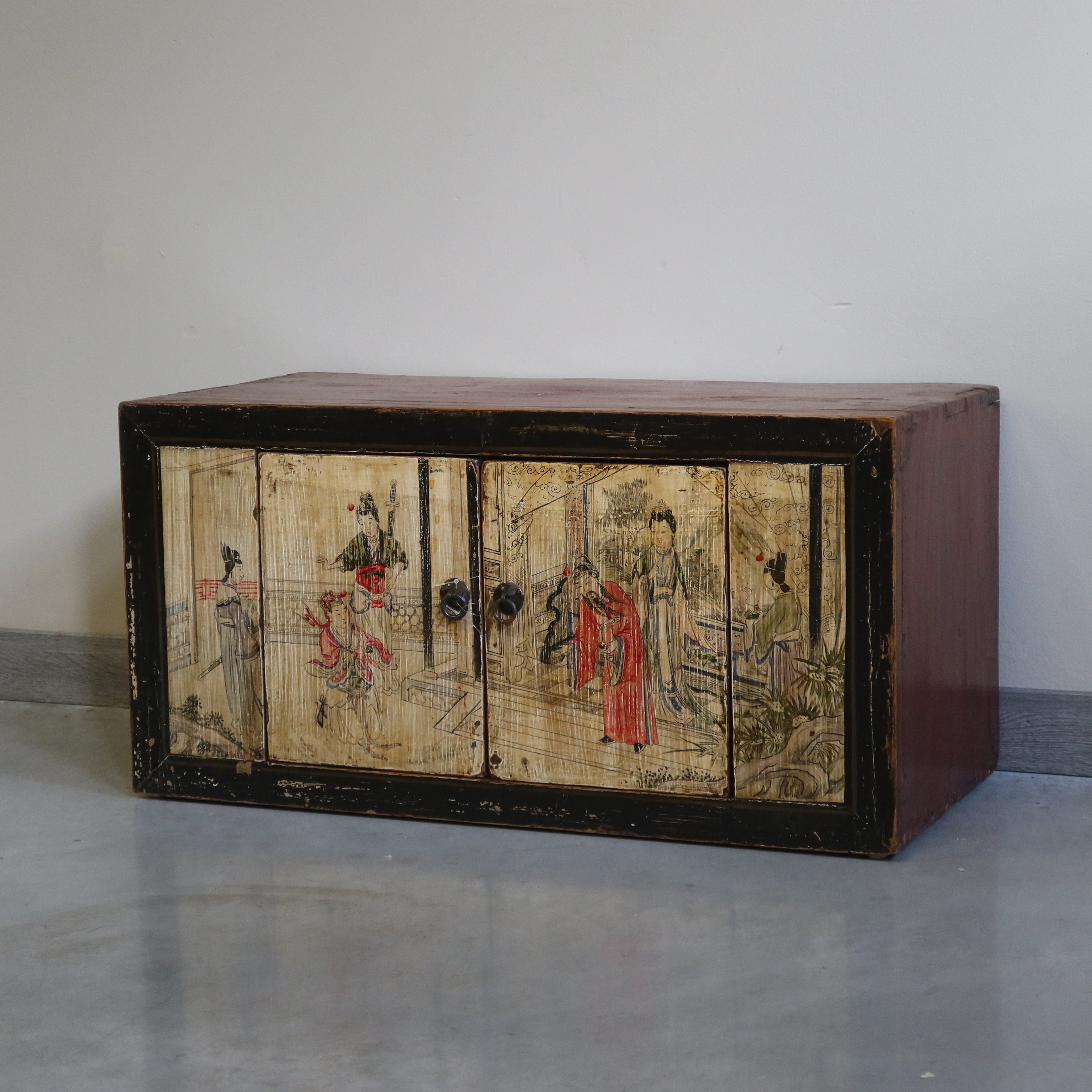 BAULE IN LACCA A DUE ANTE DECORATE