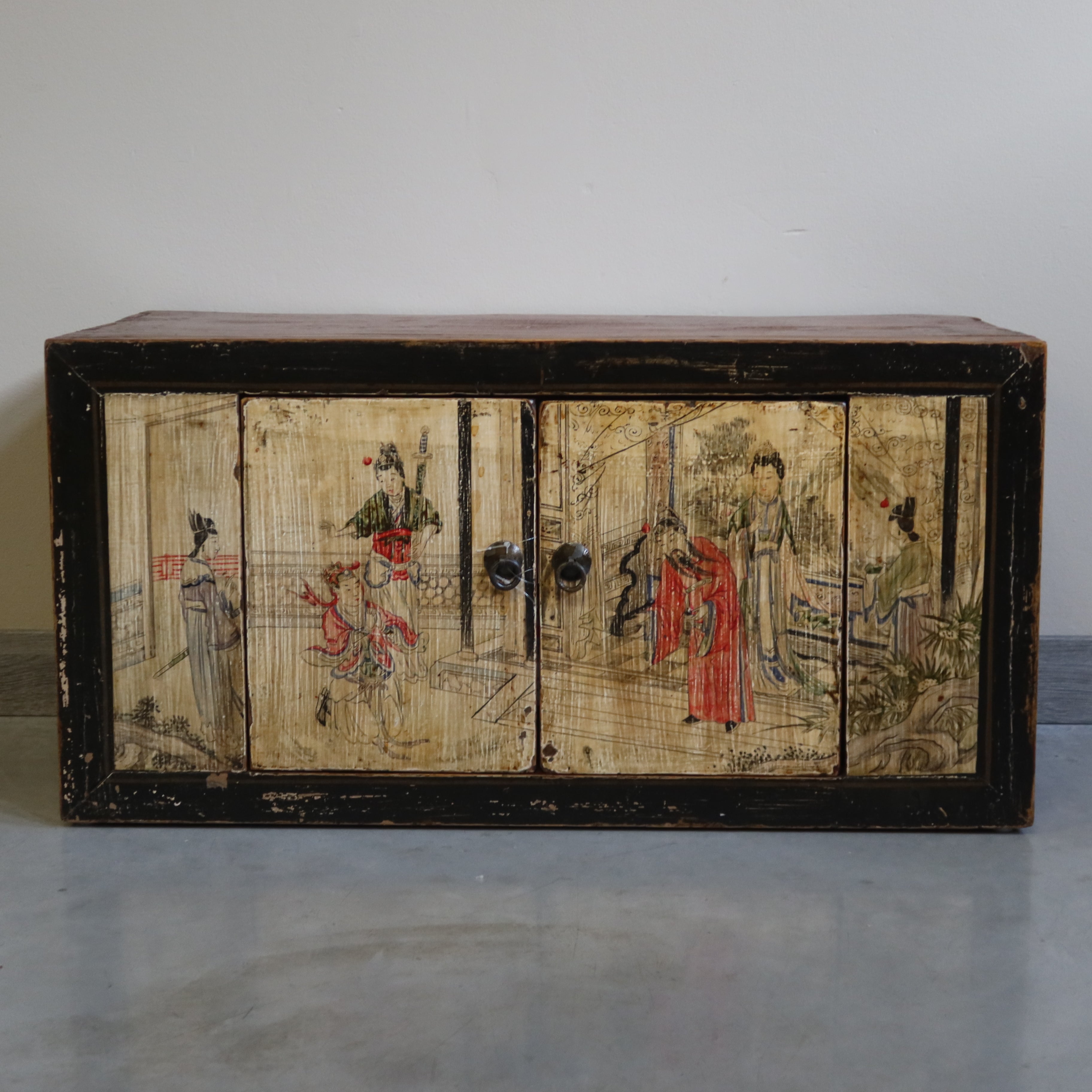 BAULE IN LACCA A DUE ANTE DECORATE