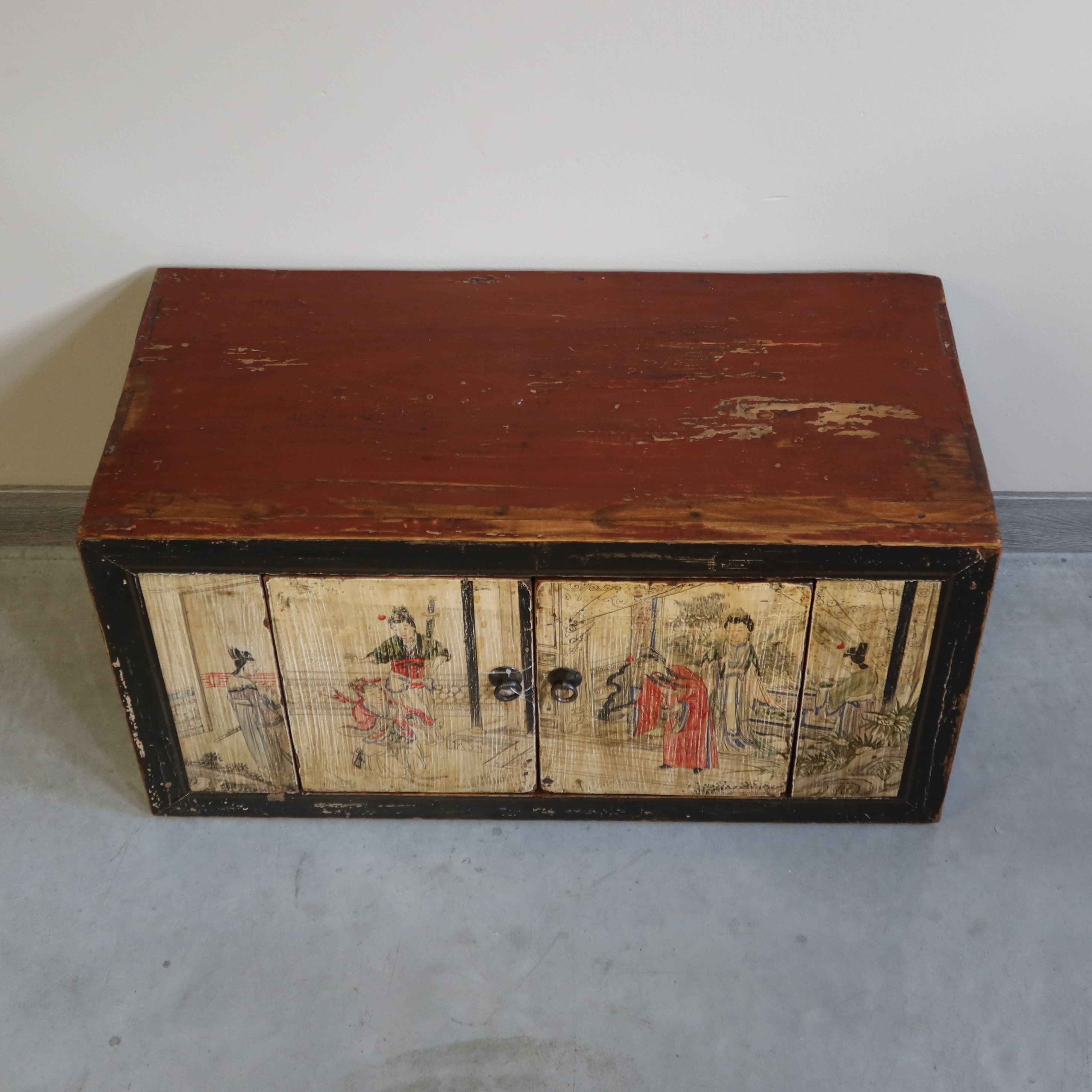 BAULE IN LACCA A DUE ANTE DECORATE