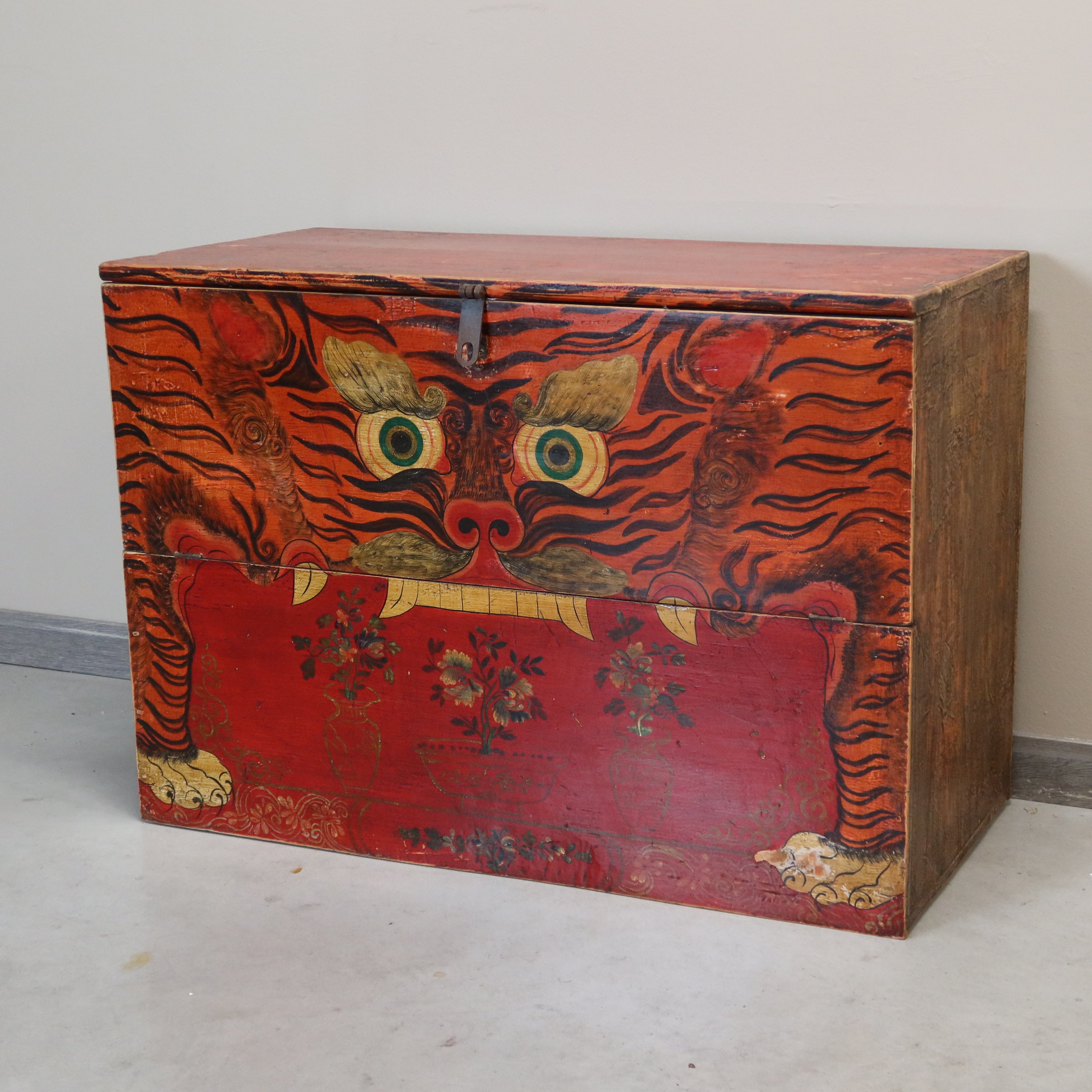 BAULE DEL QINGHAI CON DECORO TIGRE