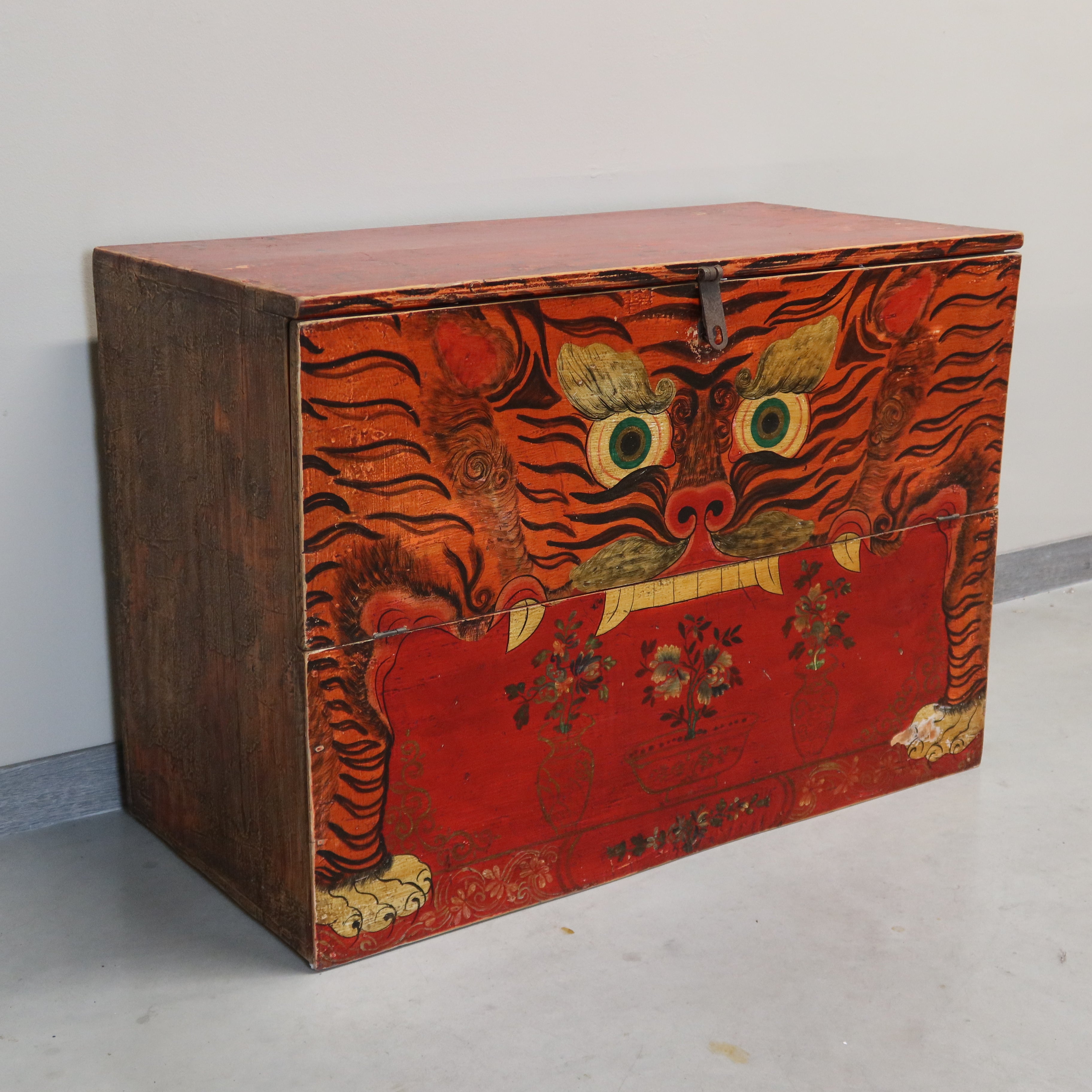 BAULE DEL QINGHAI CON DECORO TIGRE