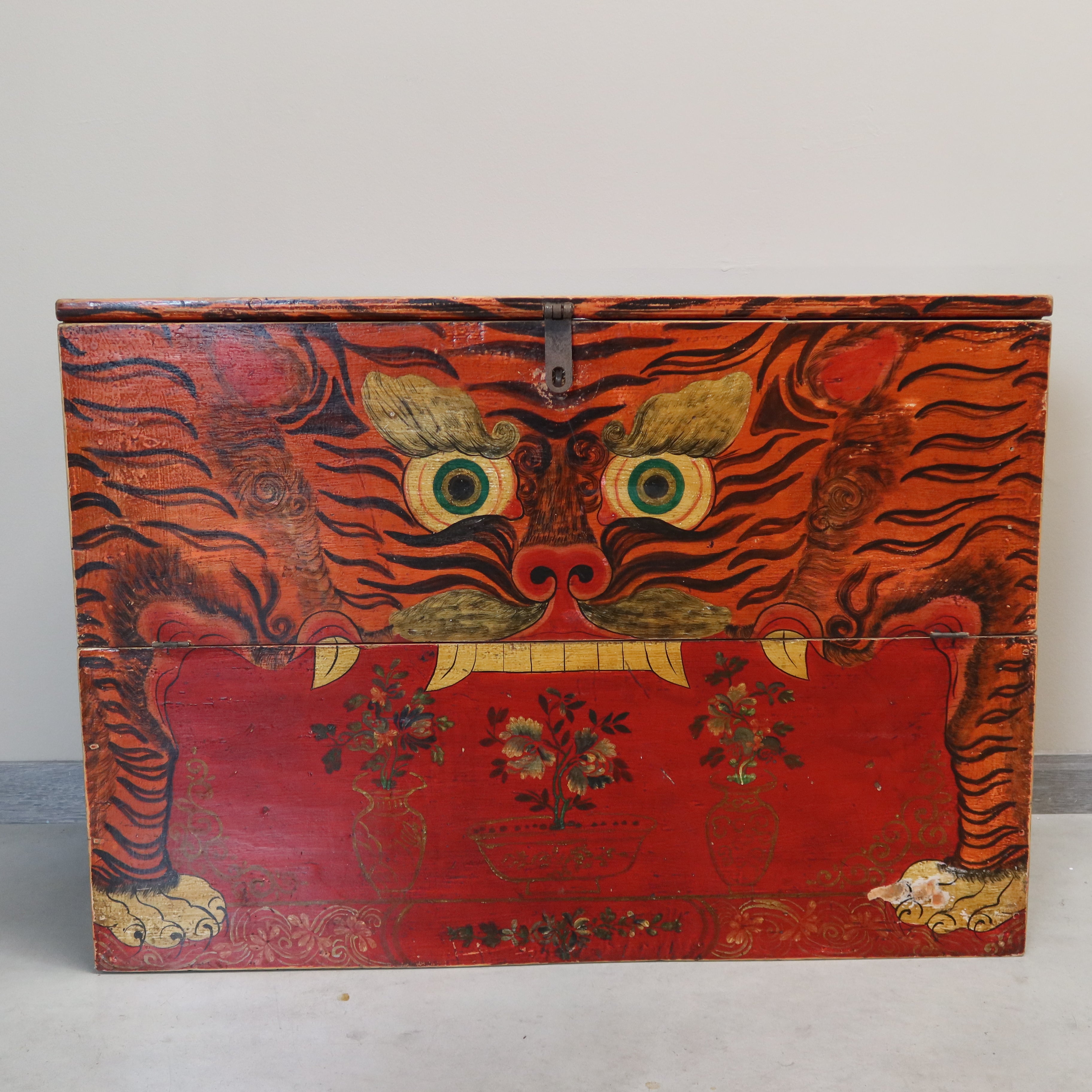 BAULE DEL QINGHAI CON DECORO TIGRE