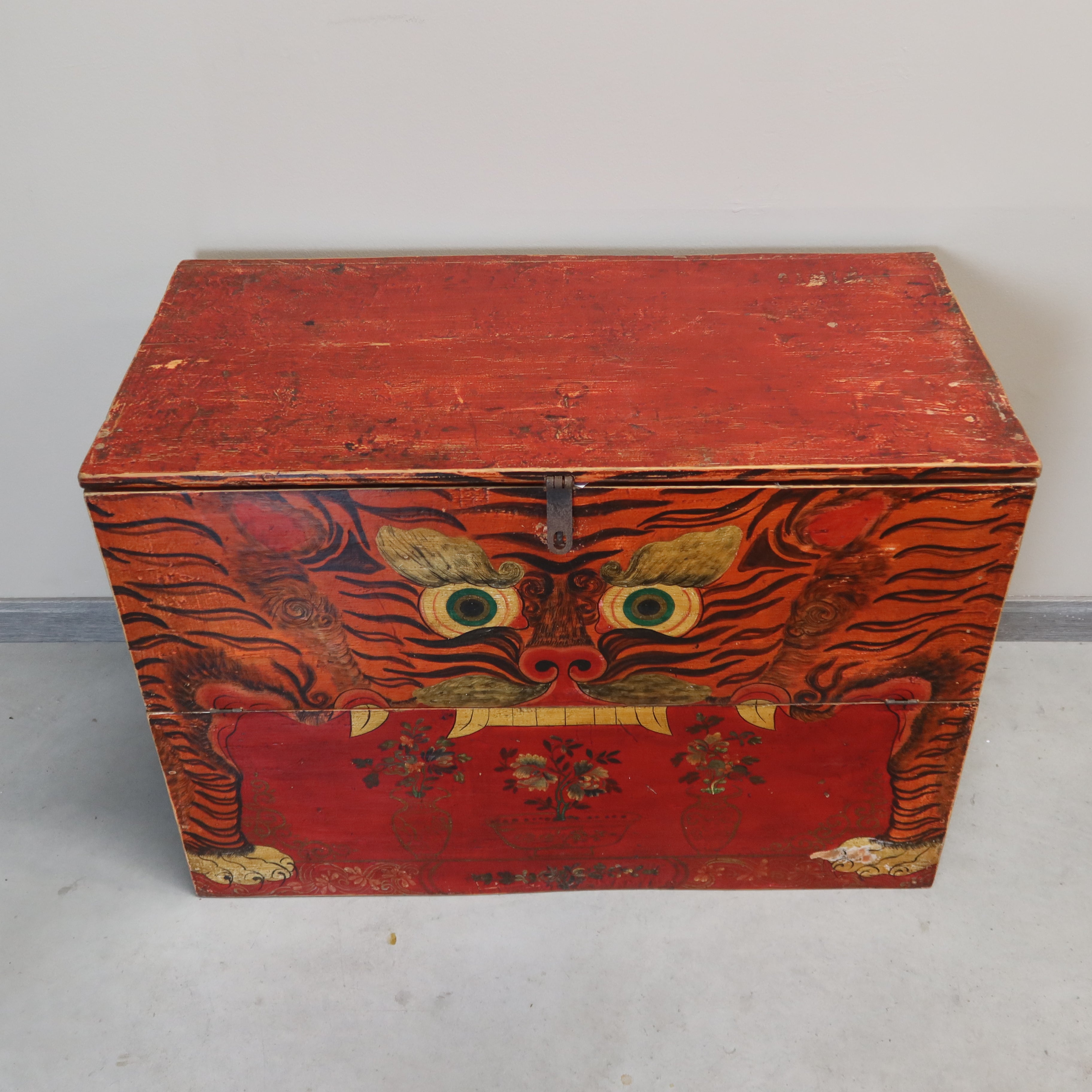 BAULE DEL QINGHAI CON DECORO TIGRE