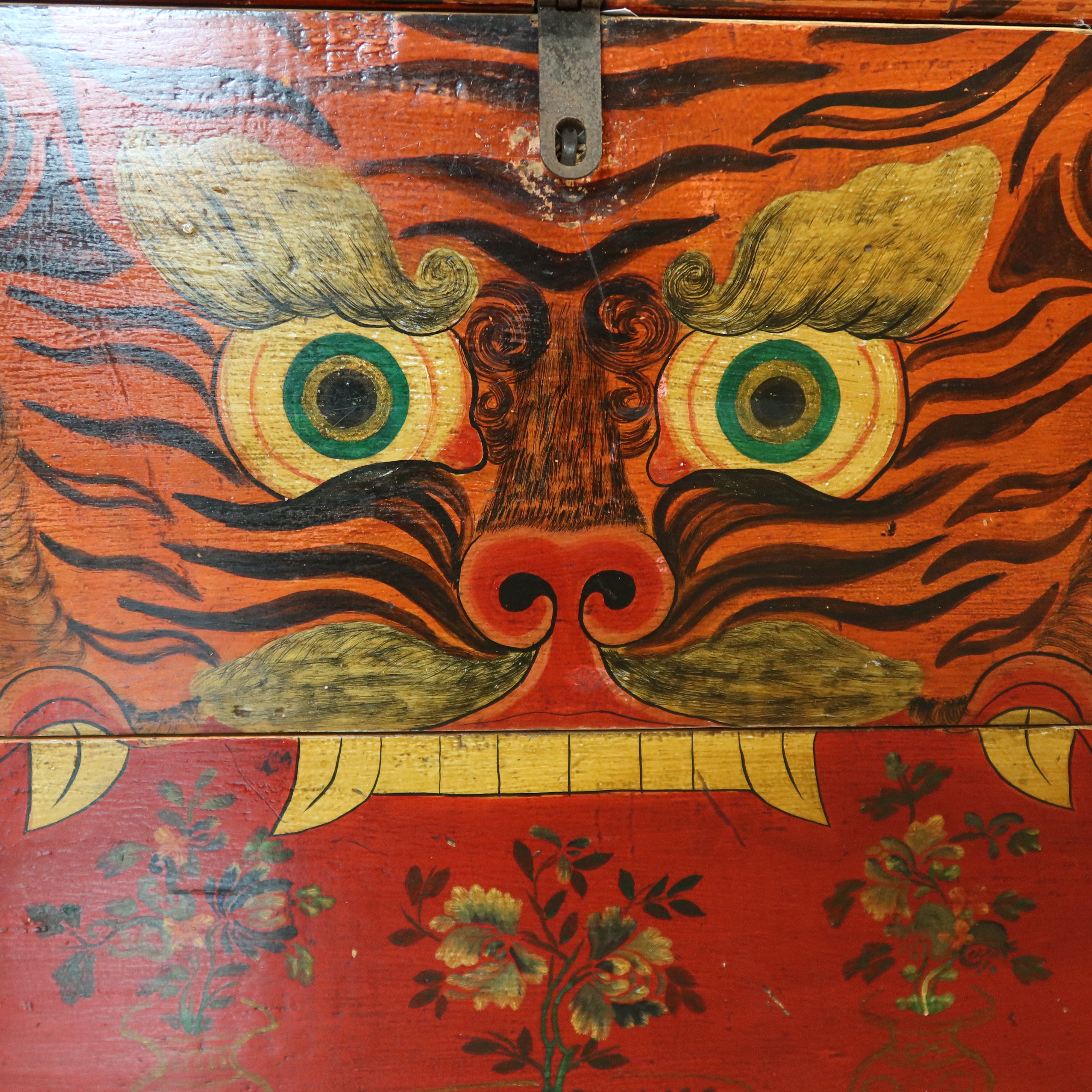 BAULE DEL QINGHAI CON DECORO TIGRE